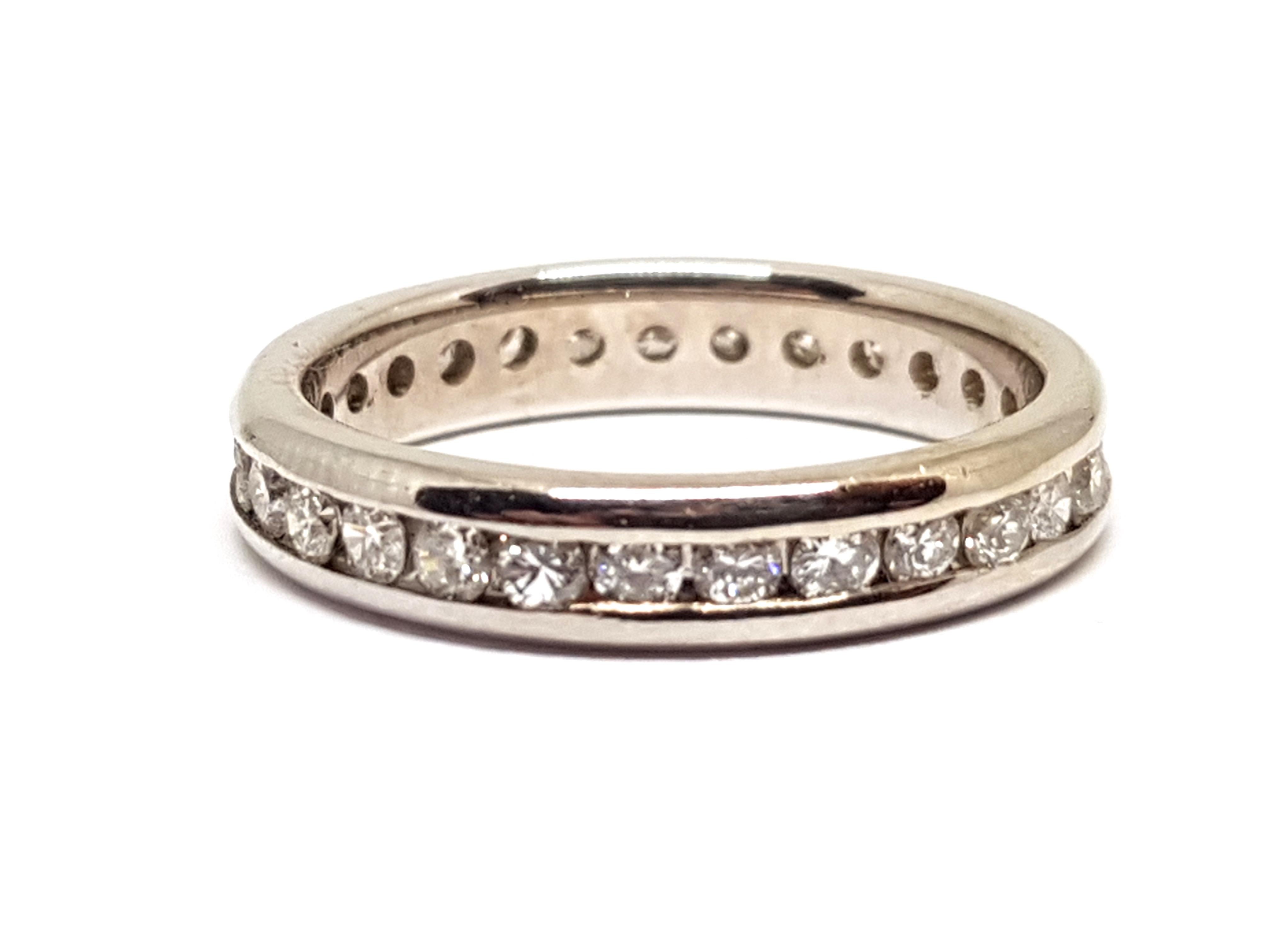 Round Cut 1.50 Carat White Gold Wedding Diamond Memory Ring For Sale
