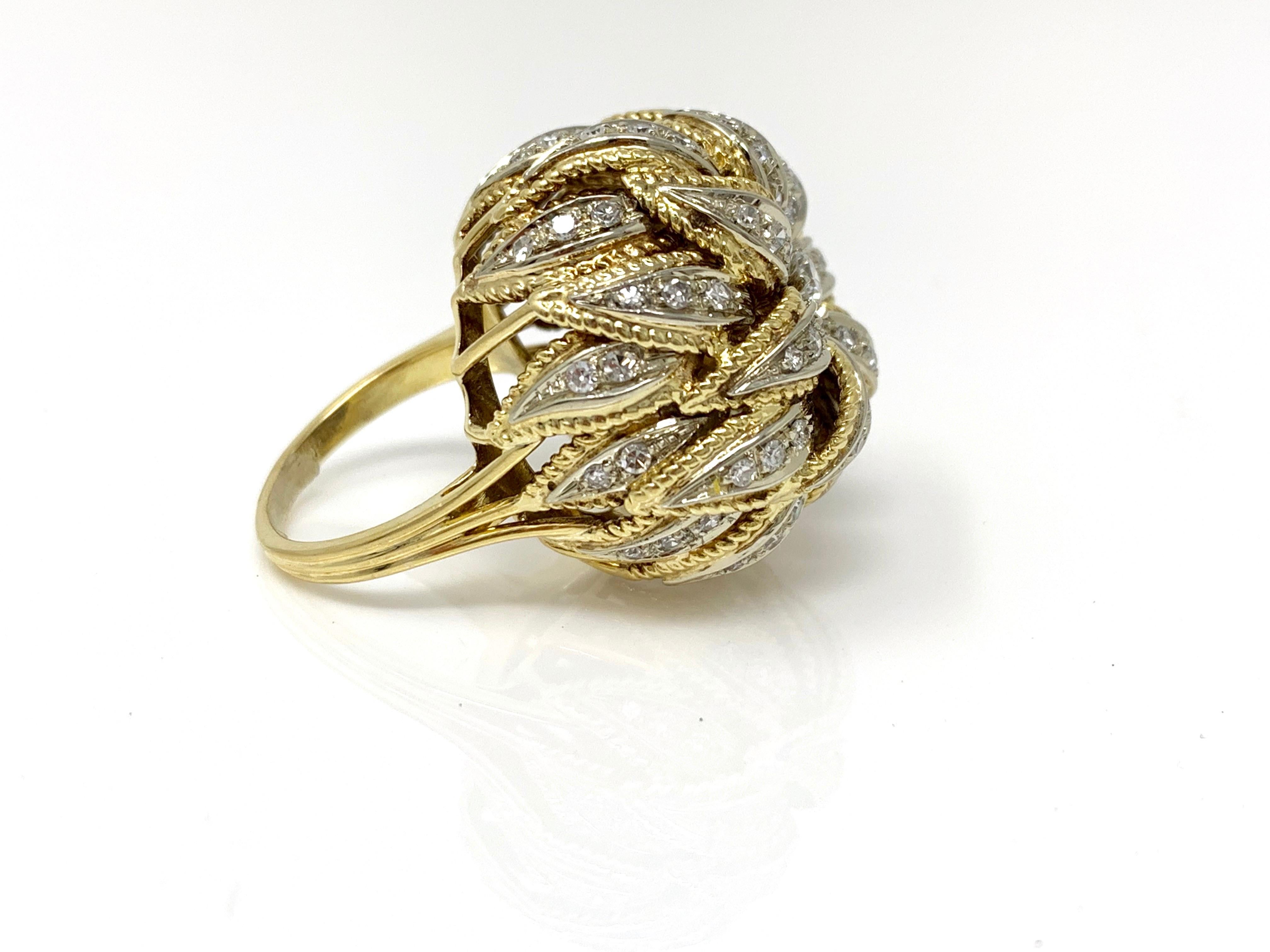 1.50 Carat White Round Brilliant Diamond Flower Ring in 18 Karat Gold For Sale 1