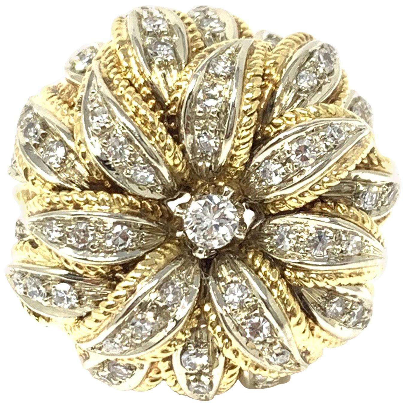 1,50 Karat weißer runder Brillant-Diamant-Blumenring aus 18 Karat Gold im Angebot