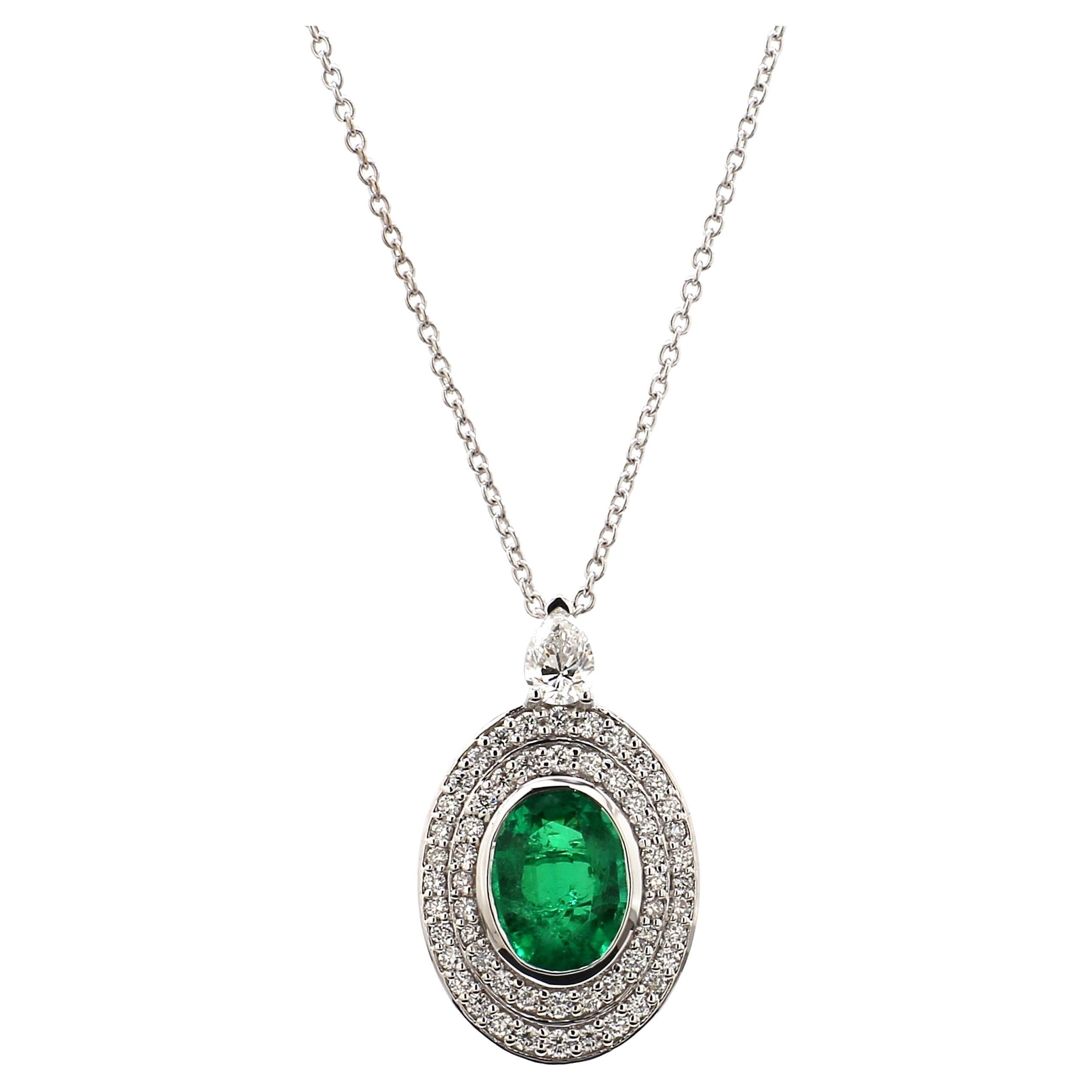1.50 Carat Zambian Oval Emerald Diamond Pendant in 18K White Gold with 18" Chain en venta