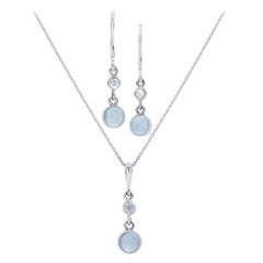 Ensemble collier et boucles d'oreilles en or blanc 18 carats avec aigue-marine de 1,50 carat et diamants