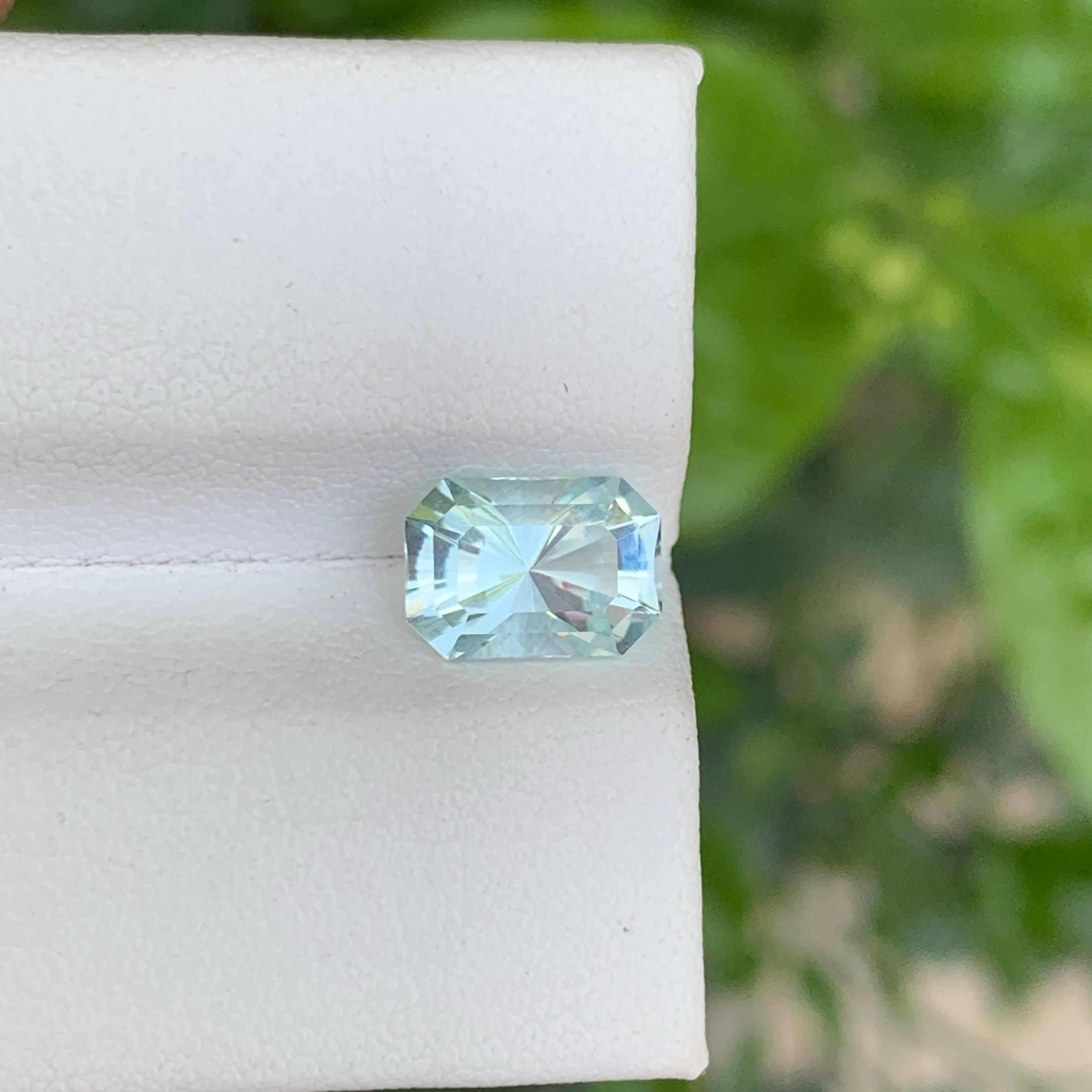 Modern 1.50 carats Aquamarine Stone Custom Precision Cut Natural Nigeria Gemstone For Sale