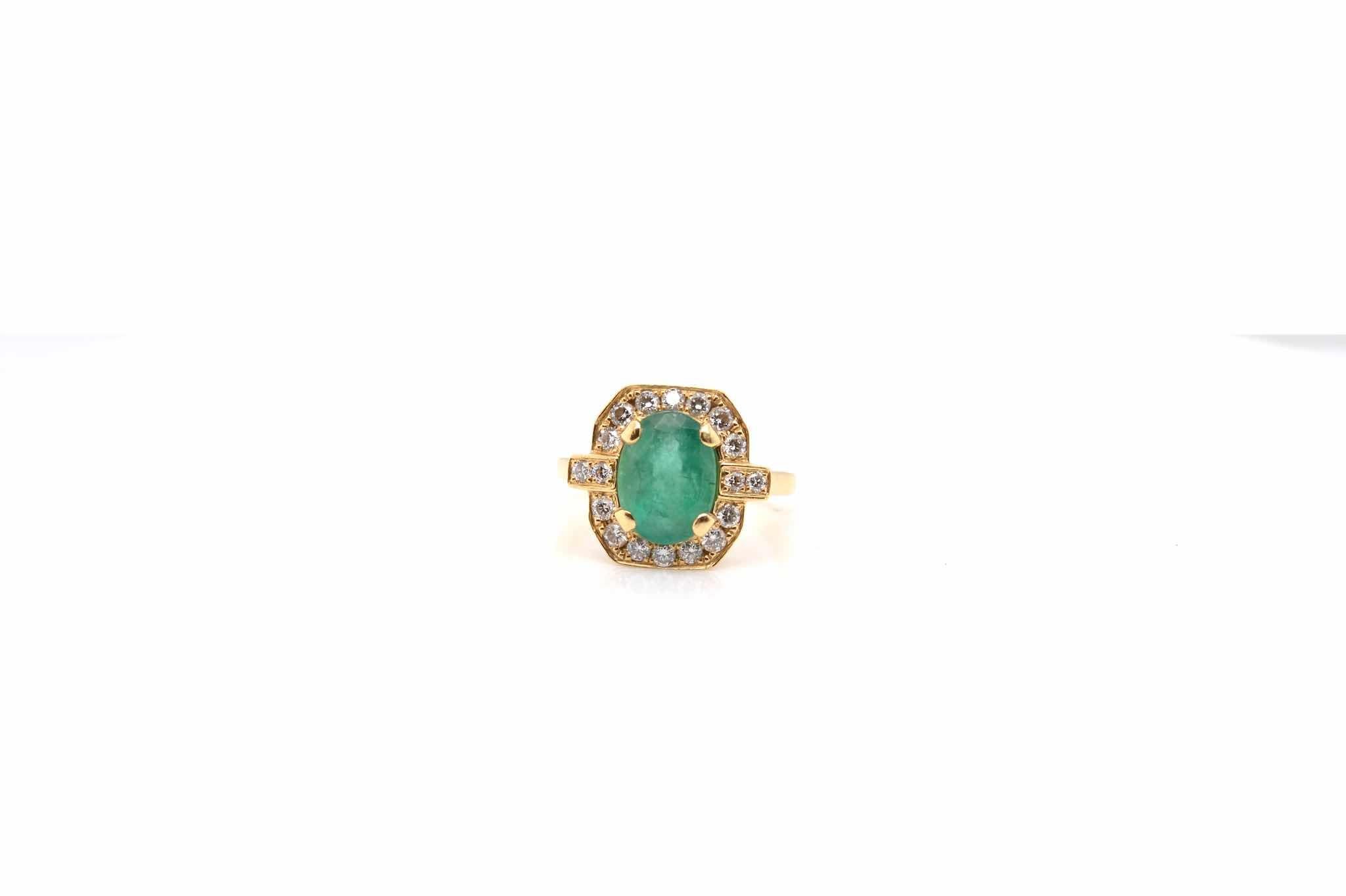 Stones: 1.50 carats emerald and diamonds
brilliant cuts for a total weight of 0.30 carat.
Material: 18k yellow gold
Dimensions: 1.4 cm length on finger
Weight: 5.3g
Size: 51 (free sizing)
Certificate
Ref. : 24814 HD