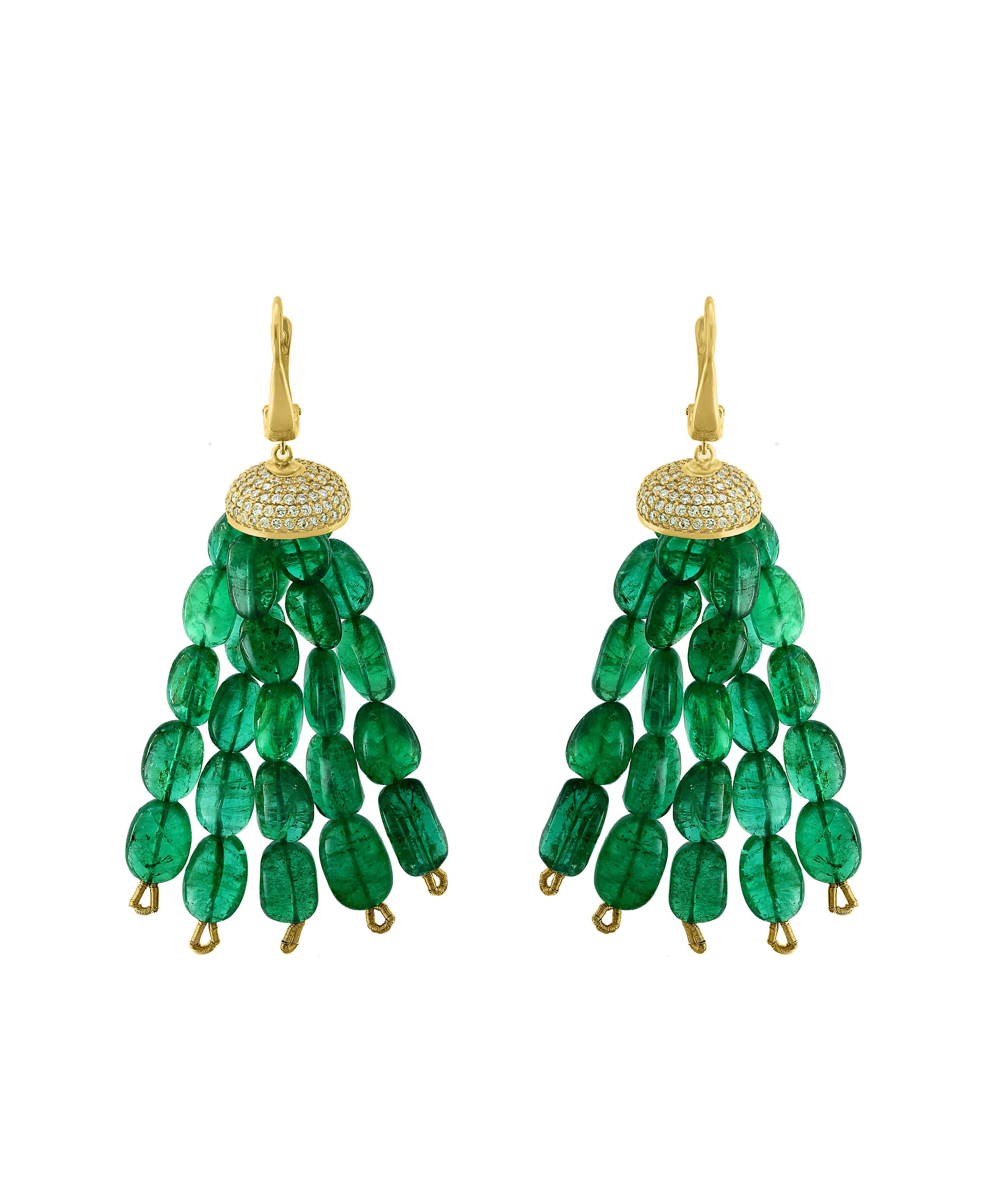 Cuentas de Esmeralda y Diamante de 150 Quilates  Pendientes colgantes  Oro 14 K 
Este exquisito par de pendientes está bellamente elaborado con oro amarillo de 14 quilates  
150 quilates de  las cuentas de esmeralda fina son  colgando  de un hermoso