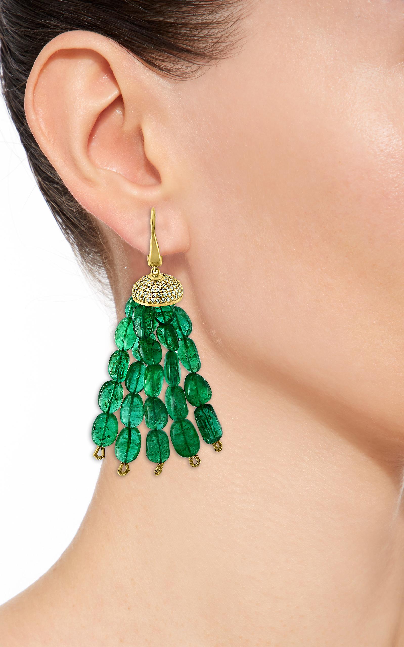 Pendientes colgantes de esmeraldas y diamantes de 150 quilates y oro amarillo de 14 quilates en venta 2