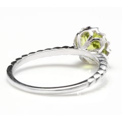 Anillo de oro blanco macizo de 14 quilates con un exquisito peridoto natural de 1,50 quilates