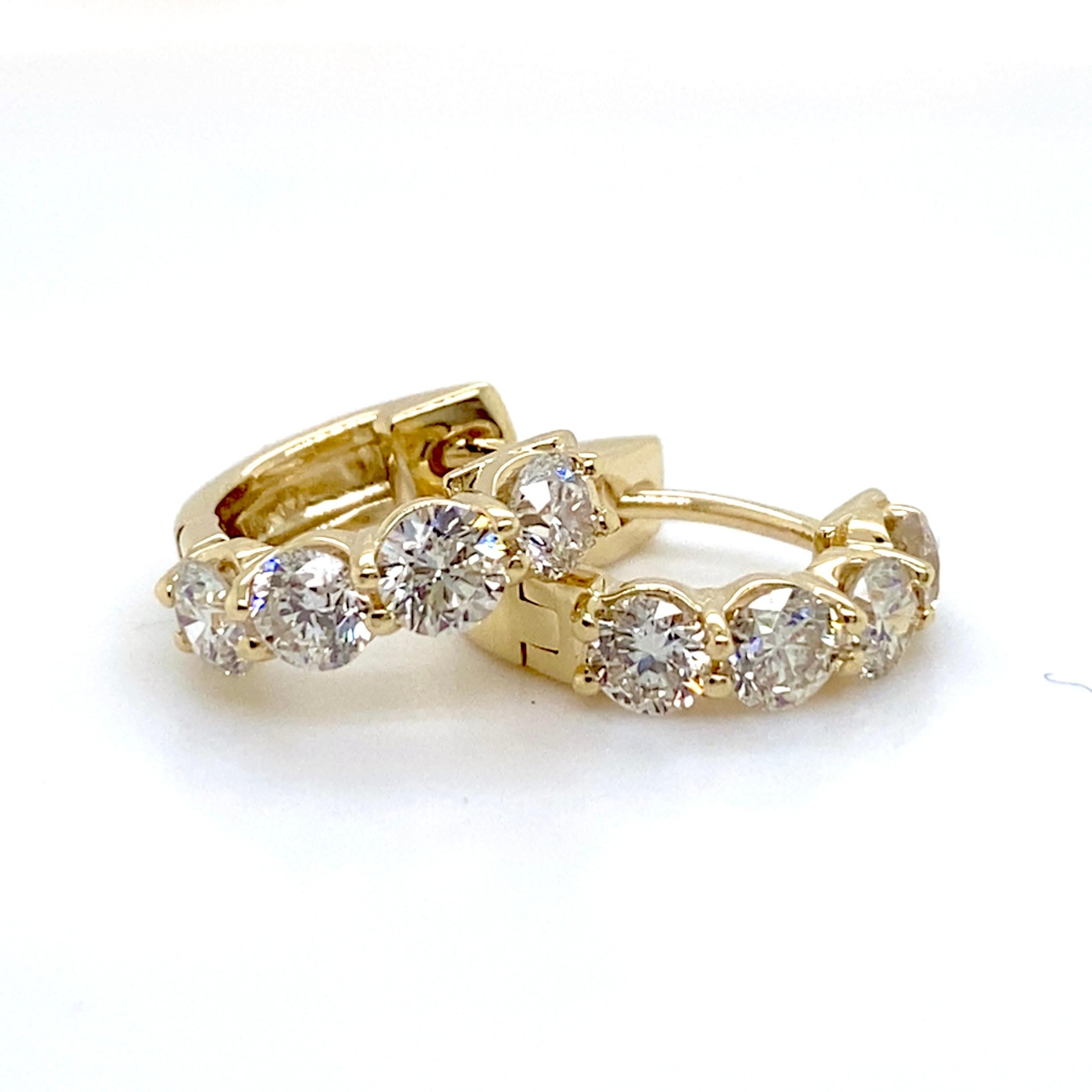 1.50 Carats Huggie Hoops 12mm 14K Yellow Gold with 8 Diamonds In New Condition For Sale In Austin, TX