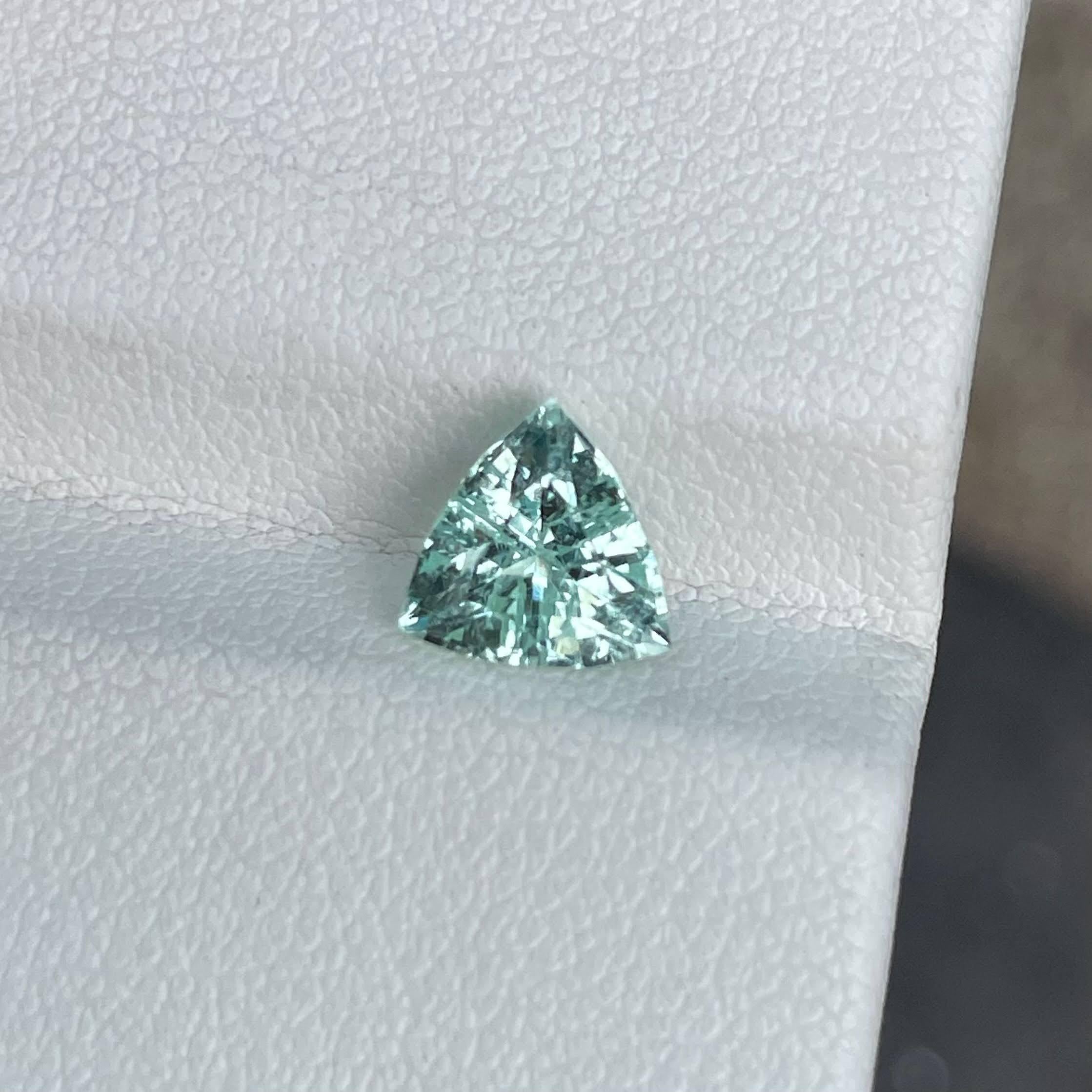 Modern 1.50 Carats Light Blue Loose Aquamarine Stone Trilliant Cut Nigerian Gemstone For Sale