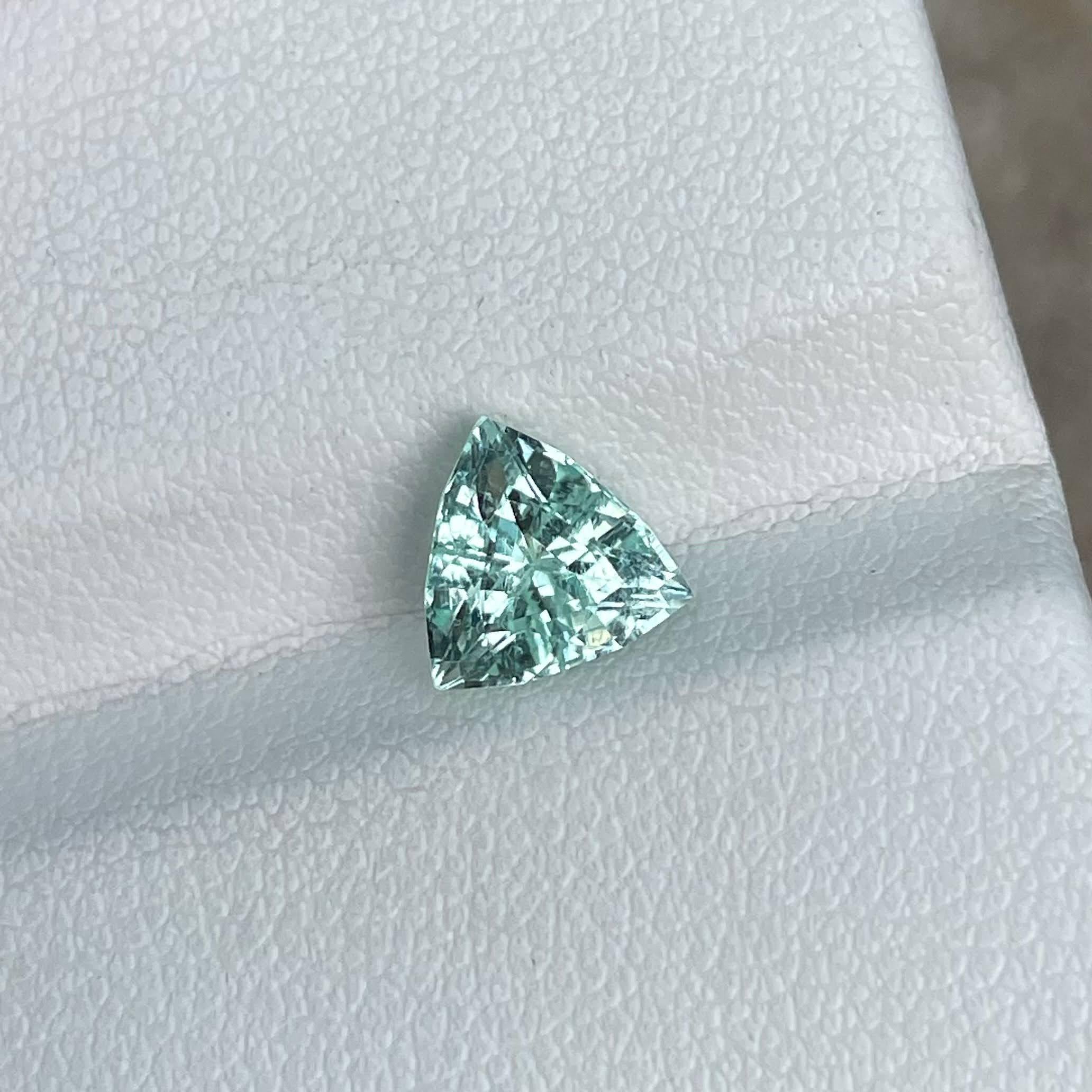Trillion Cut 1.50 Carats Light Blue Loose Aquamarine Stone Trilliant Cut Nigerian Gemstone For Sale