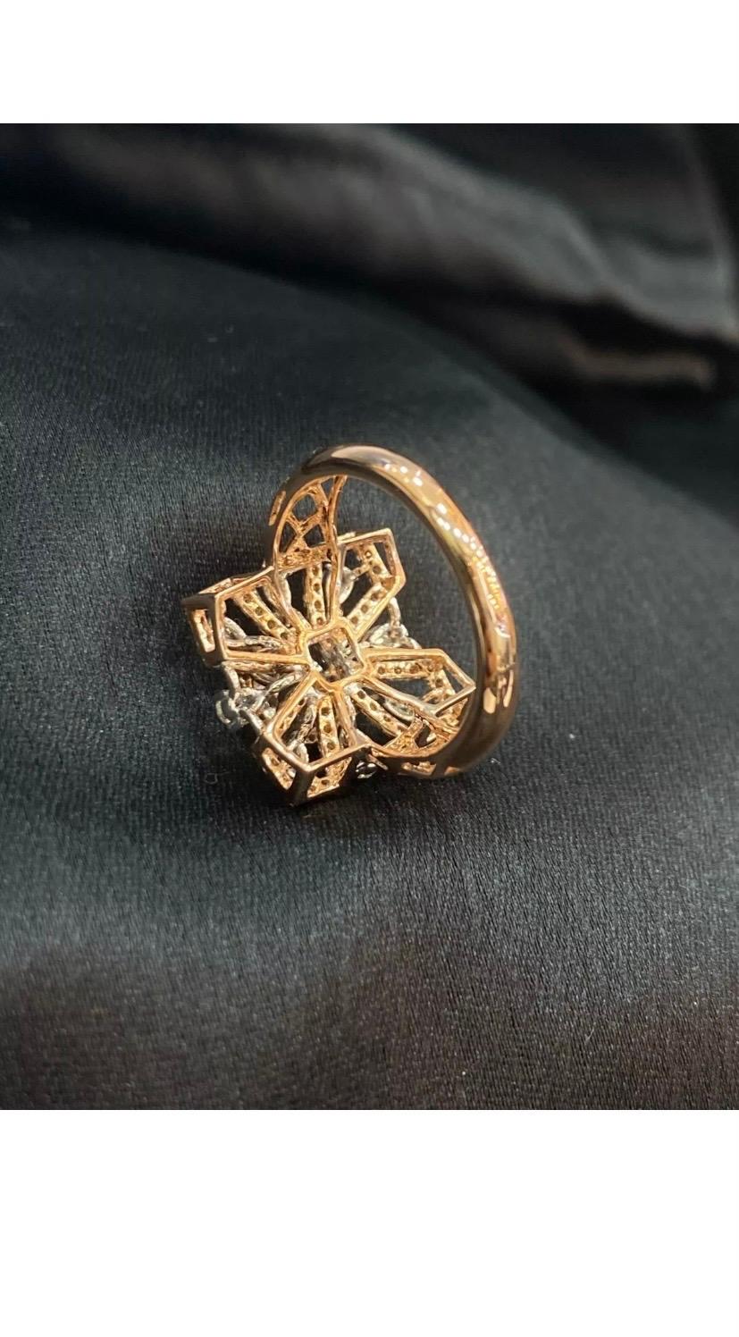 Women's 1.50 Carats Natural Diamonds  Cocktail Gold Ring For Sale