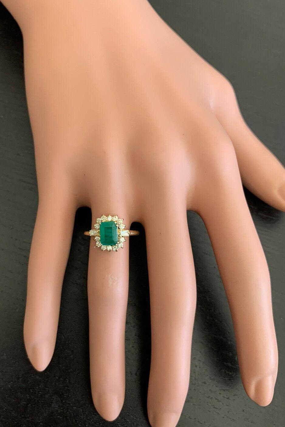 Women's 1.50 Carats Natural Emerald and Diamond 14K Solid Yellow Gold Ring For Sale