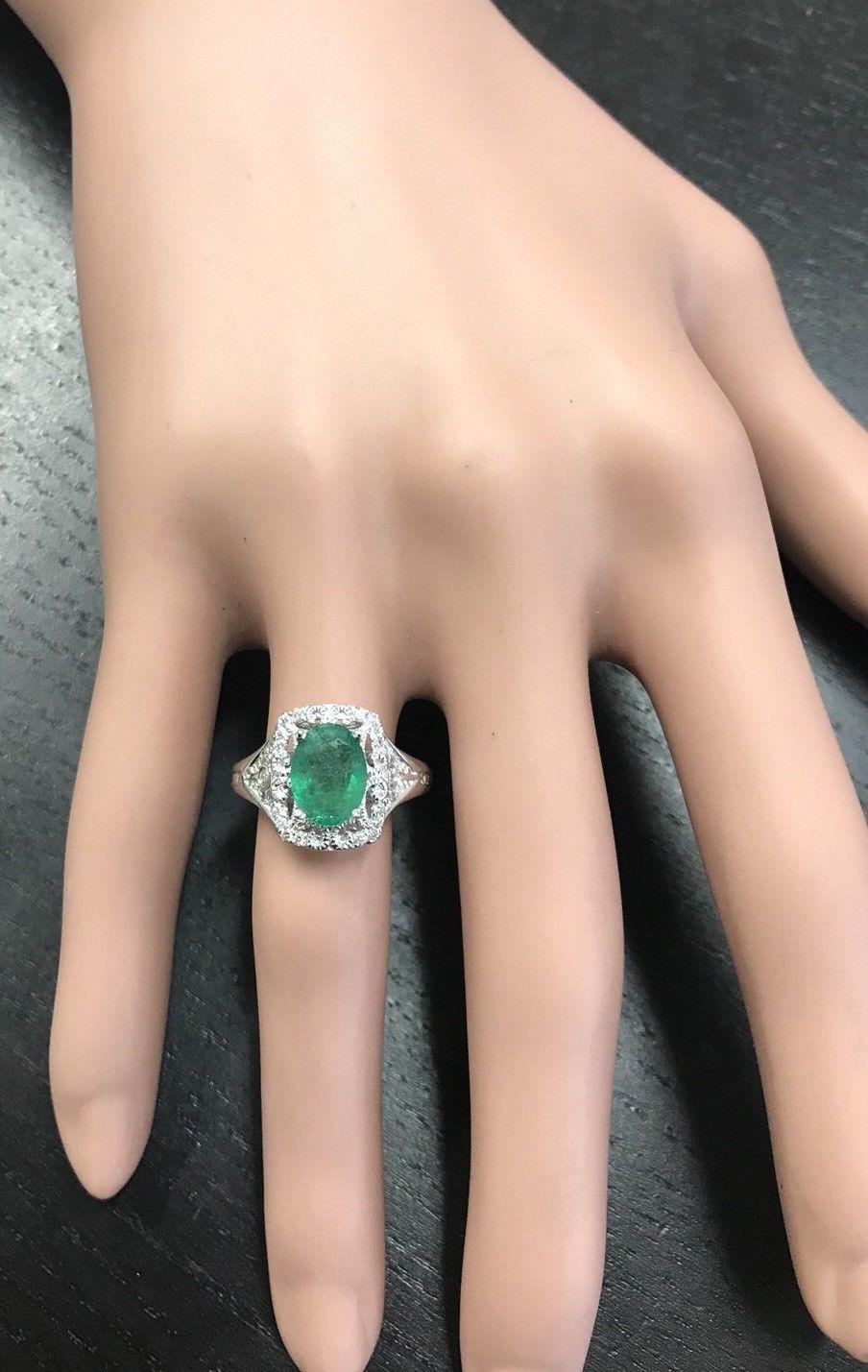 1.50 Carat Natural Emerald and Diamond 14 Karat Solid Yellow Gold Ring For Sale 2