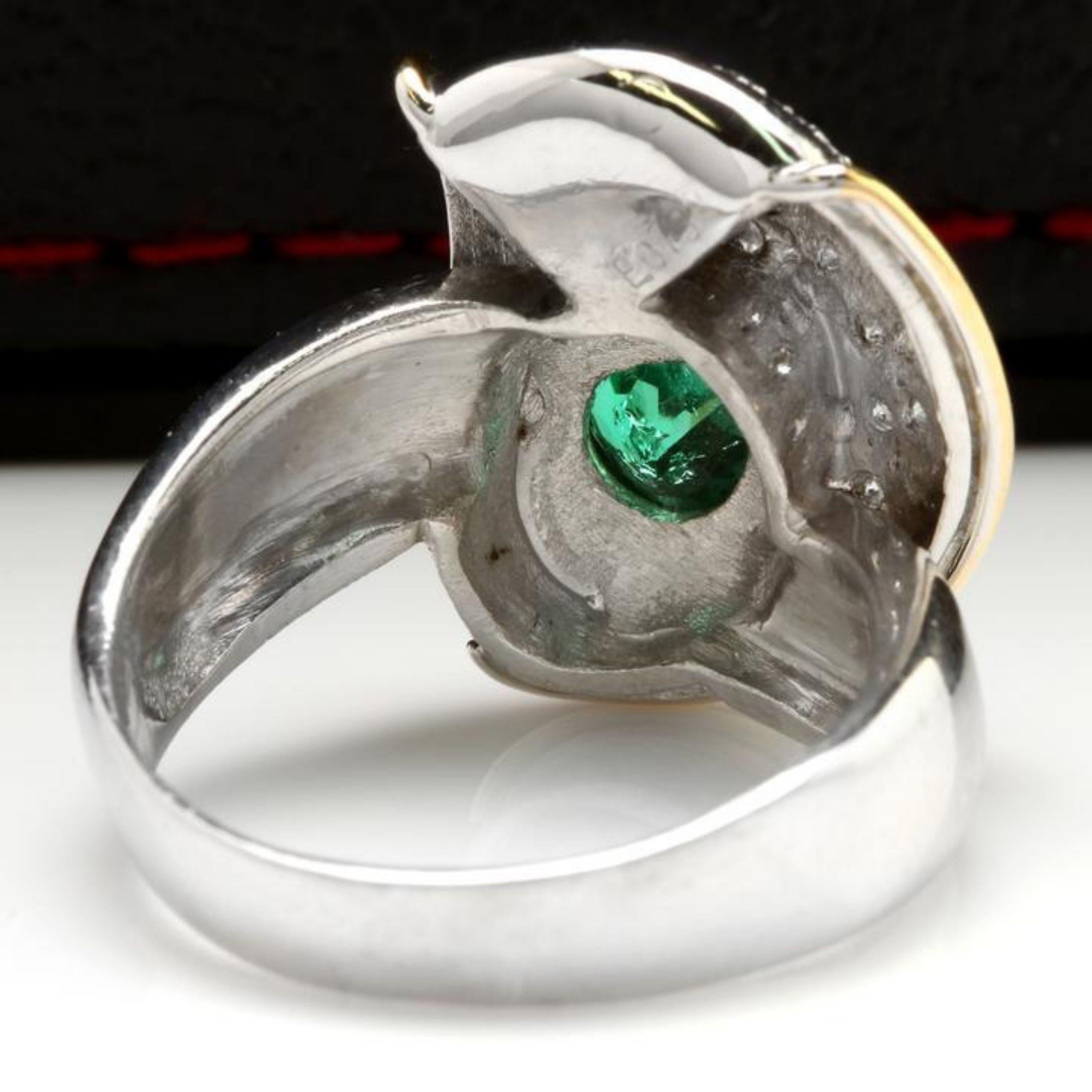 1.50 Carat Natural Emerald and Diamond Platinum Two-Tone Ring In New Condition For Sale In Los Angeles, CA