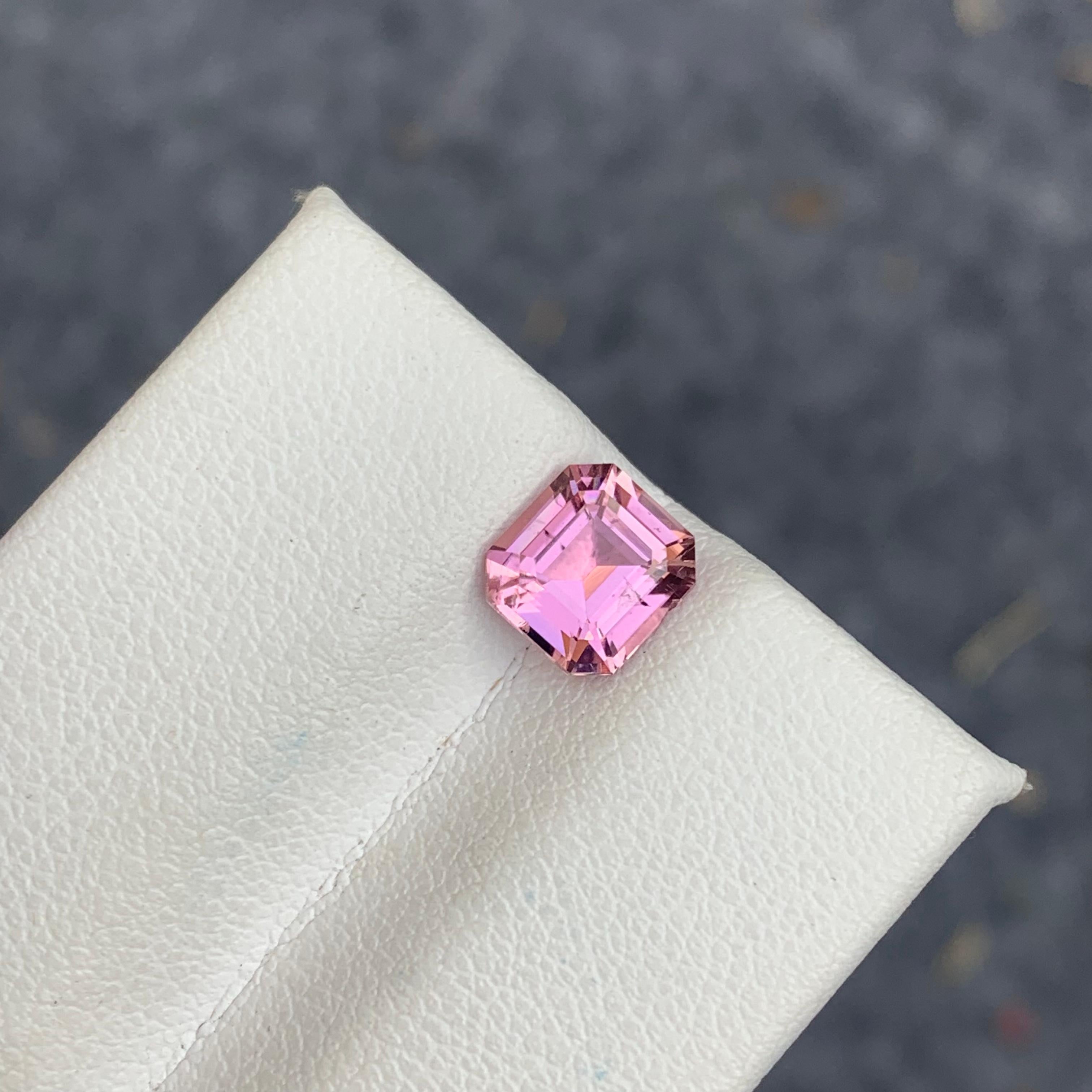 Taille émeraude Pierre précieuse tourmaline rose pâle naturelle non sertie de 1,50 carat provenant d'une mine afghane en vente