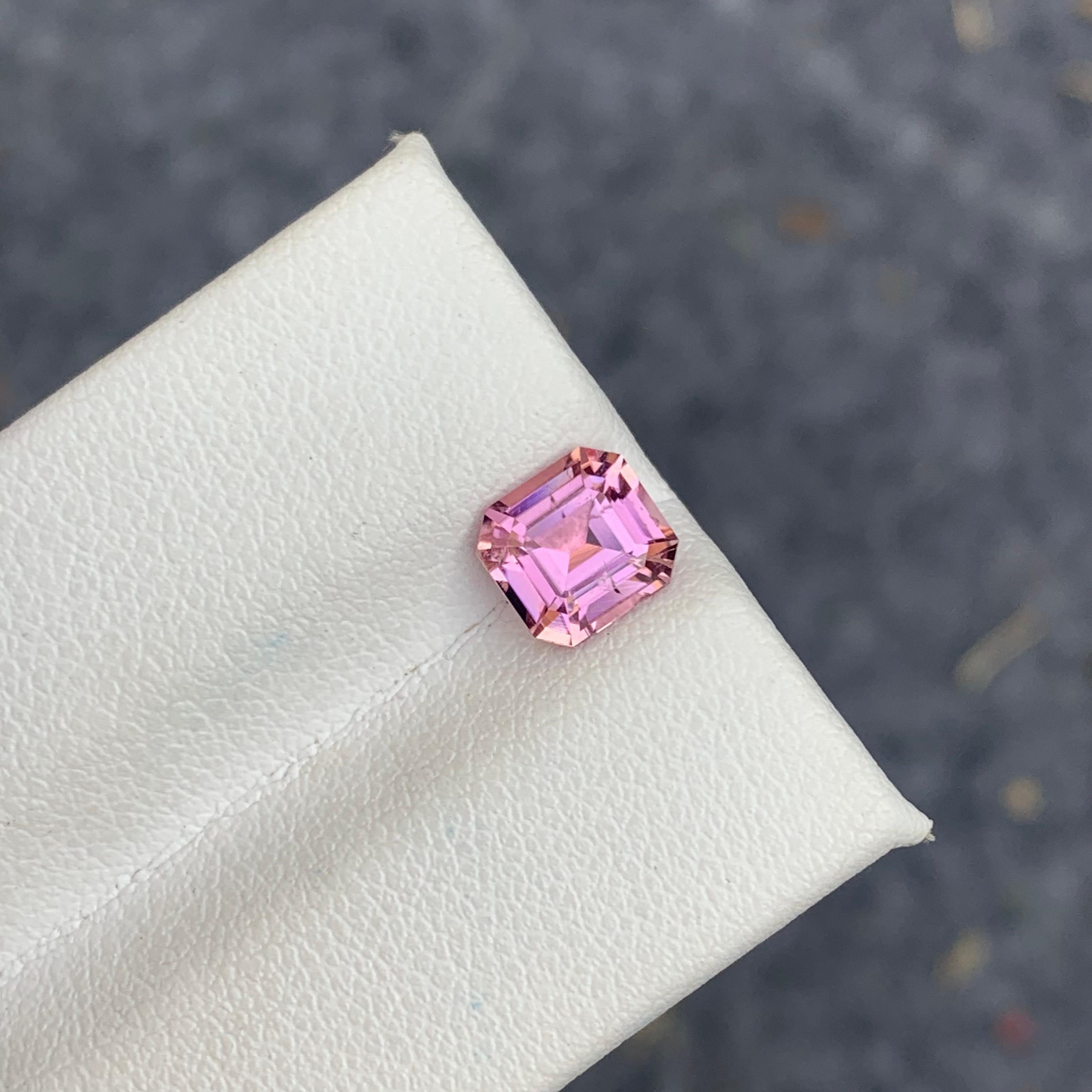 Pierre précieuse tourmaline rose pâle naturelle non sertie de 1,50 carat provenant d'une mine afghane Unisexe en vente