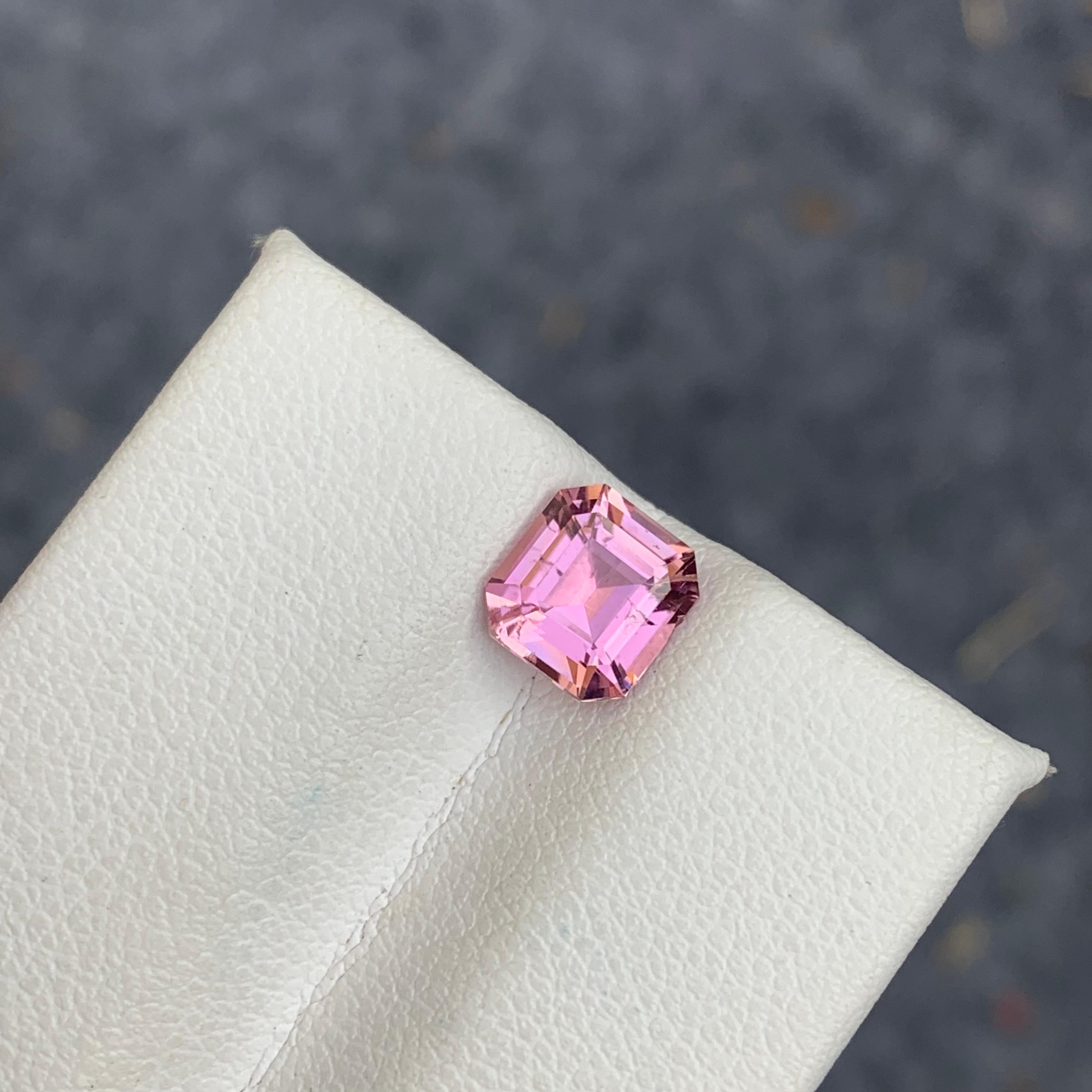 Pierre précieuse tourmaline rose pâle naturelle non sertie de 1,50 carat provenant d'une mine afghane en vente 1
