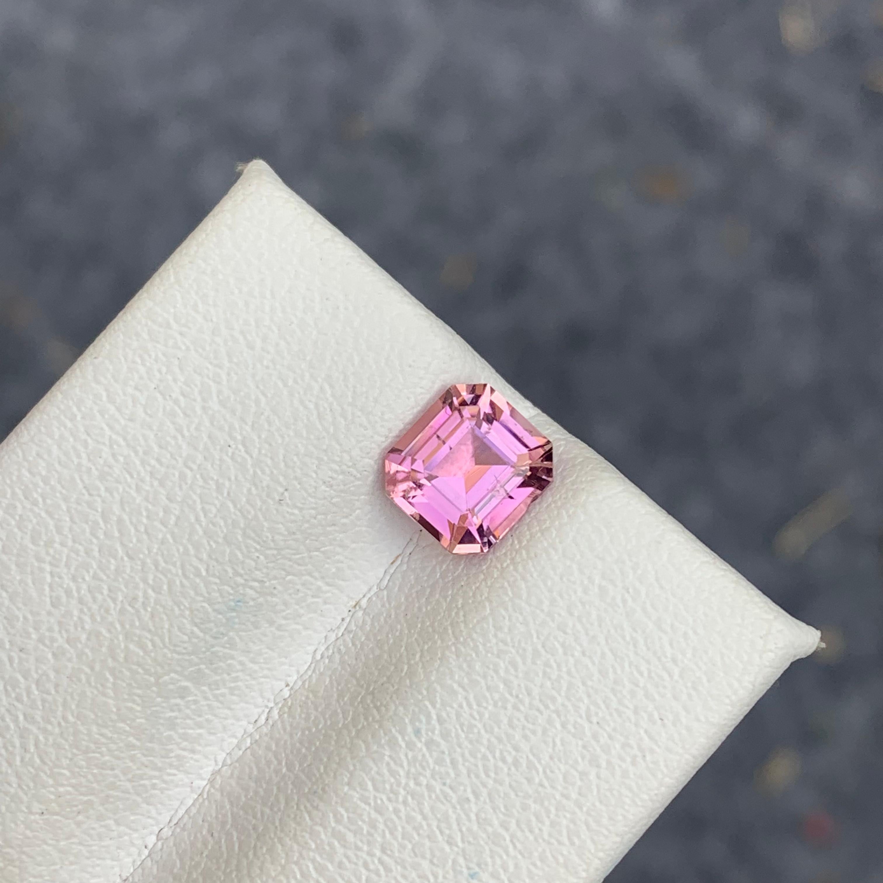 Pierre précieuse tourmaline rose pâle naturelle non sertie de 1,50 carat provenant d'une mine afghane en vente 2