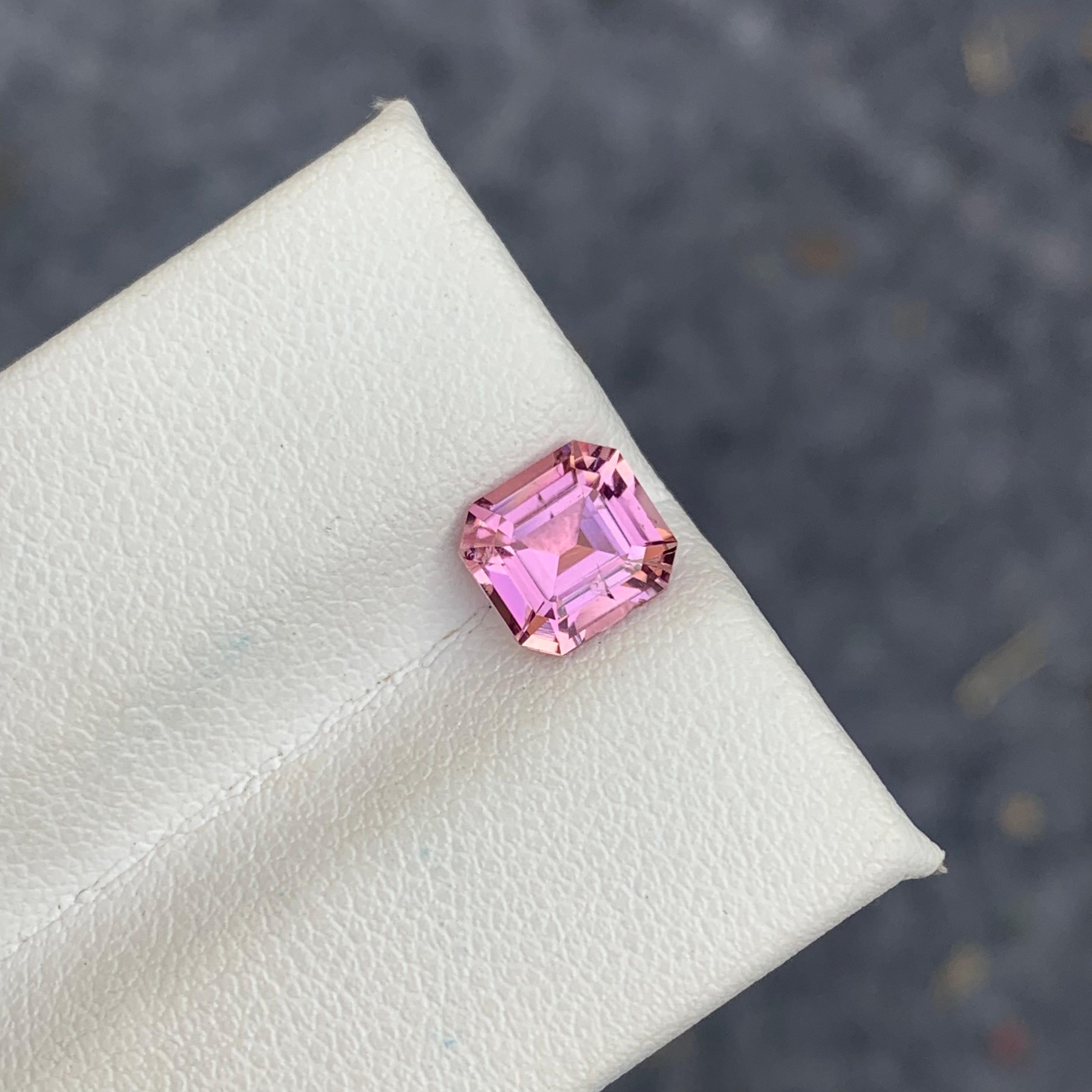 Pierre précieuse tourmaline rose pâle naturelle non sertie de 1,50 carat provenant d'une mine afghane en vente 3