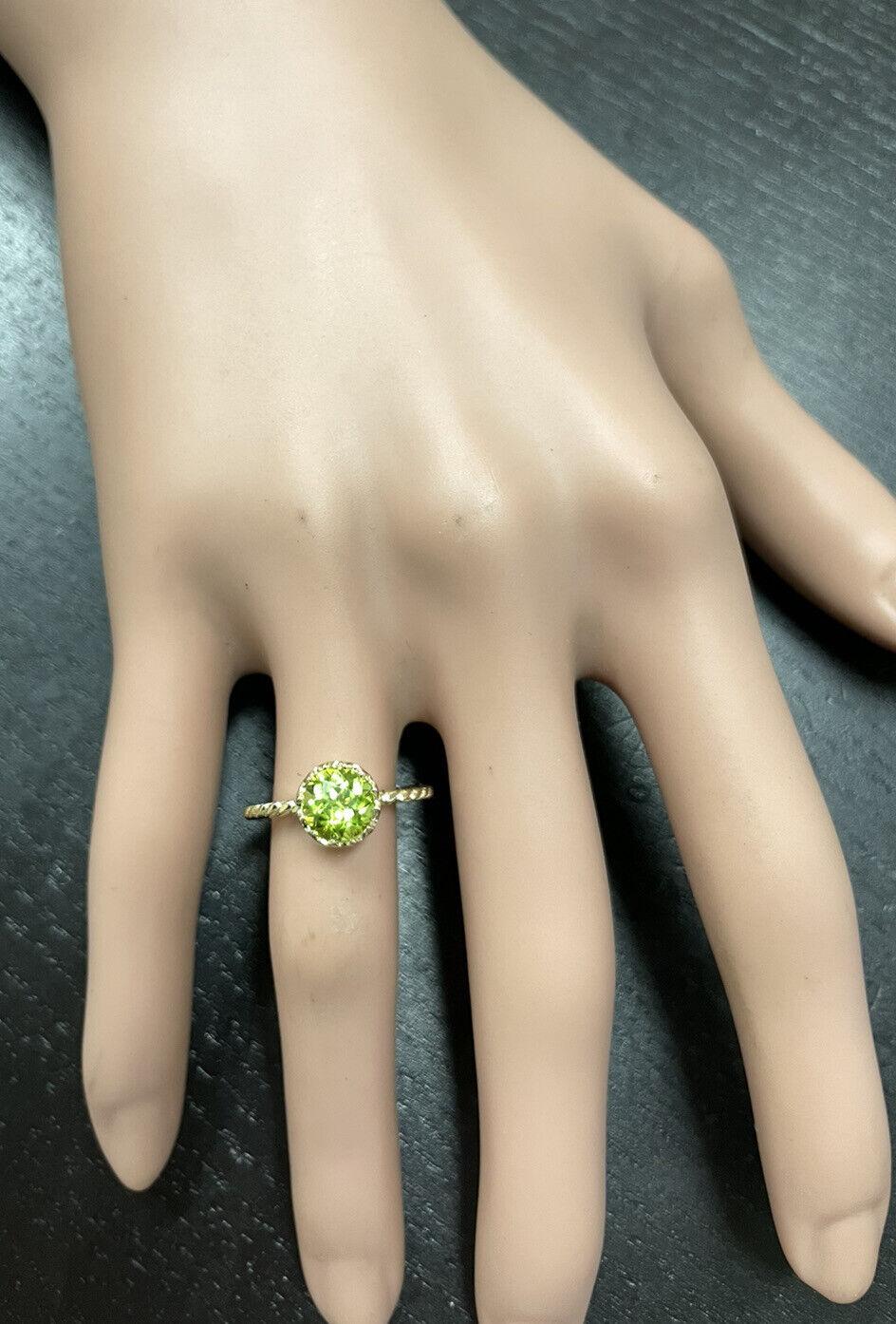 1.50 Carats Natural Peridot 14K Solid Yellow Gold Ring In New Condition For Sale In Los Angeles, CA