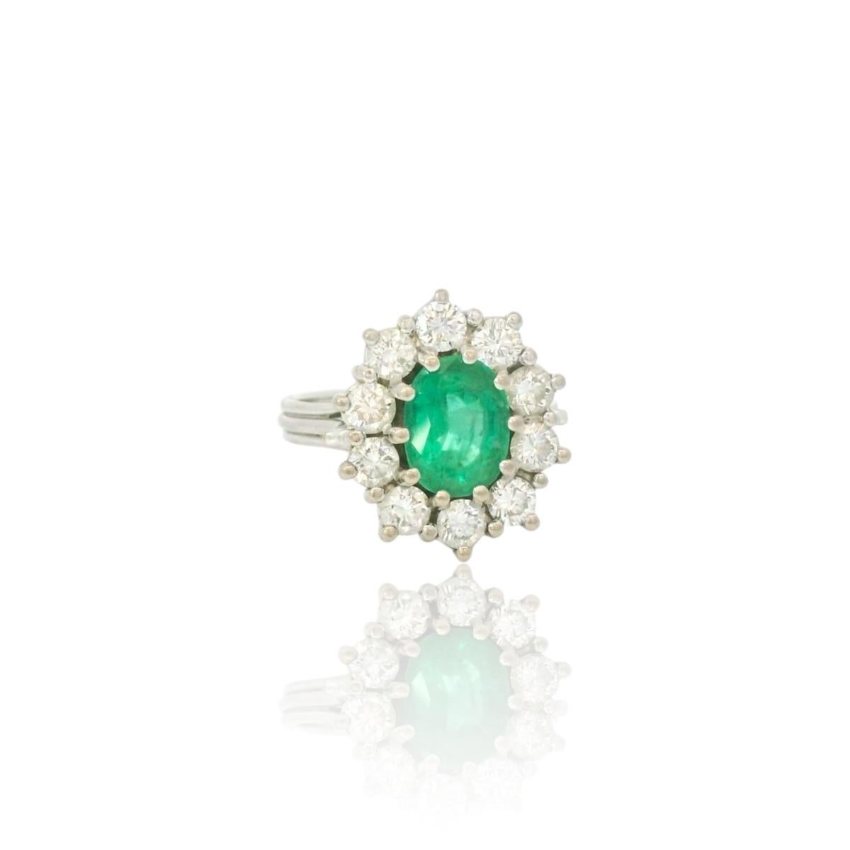 Women's or Men's 1.50 Carats oval Emerald and diamond cluster ring For Sale