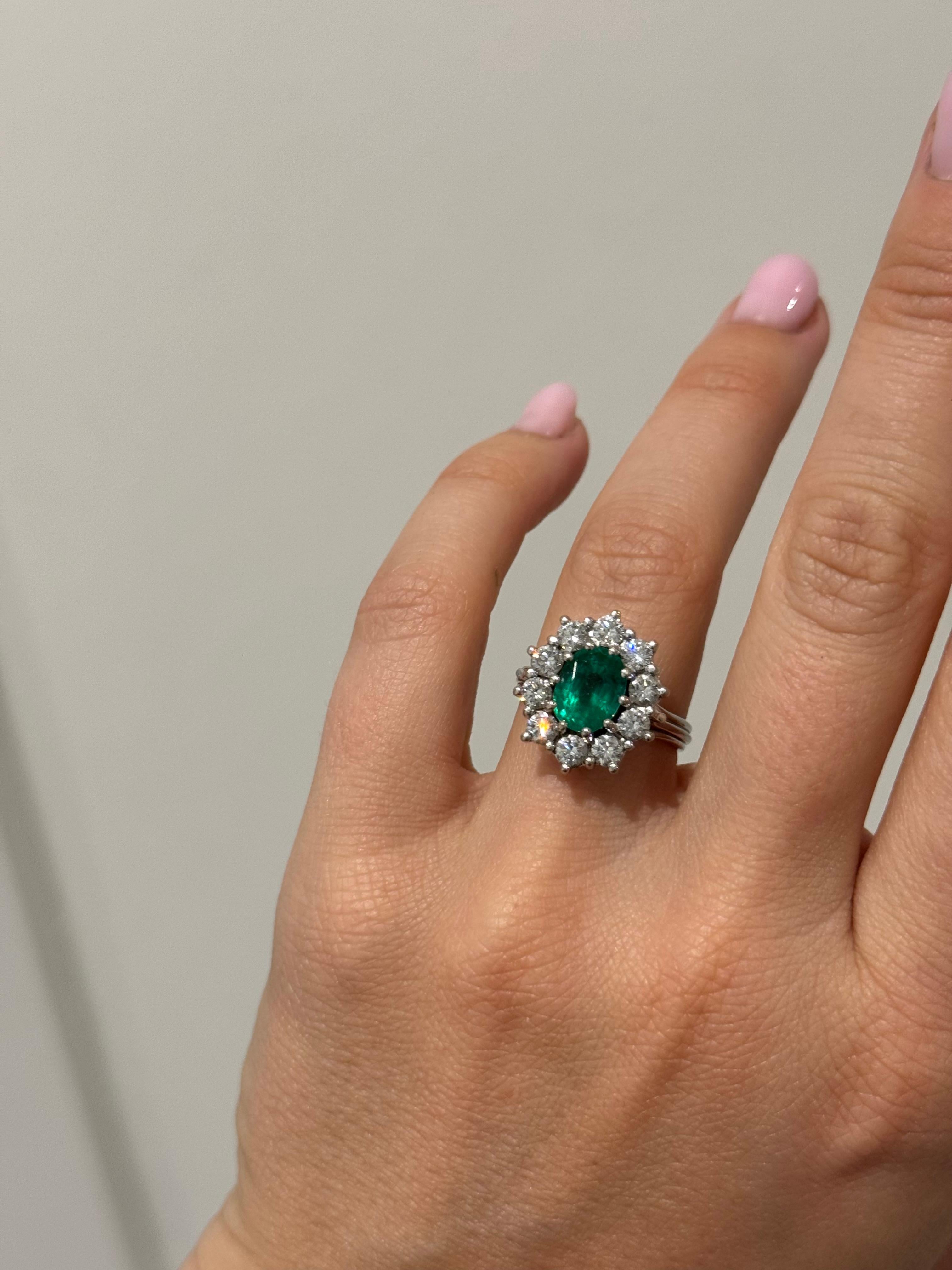 1.50 Carats oval Emerald and diamond cluster ring For Sale 1
