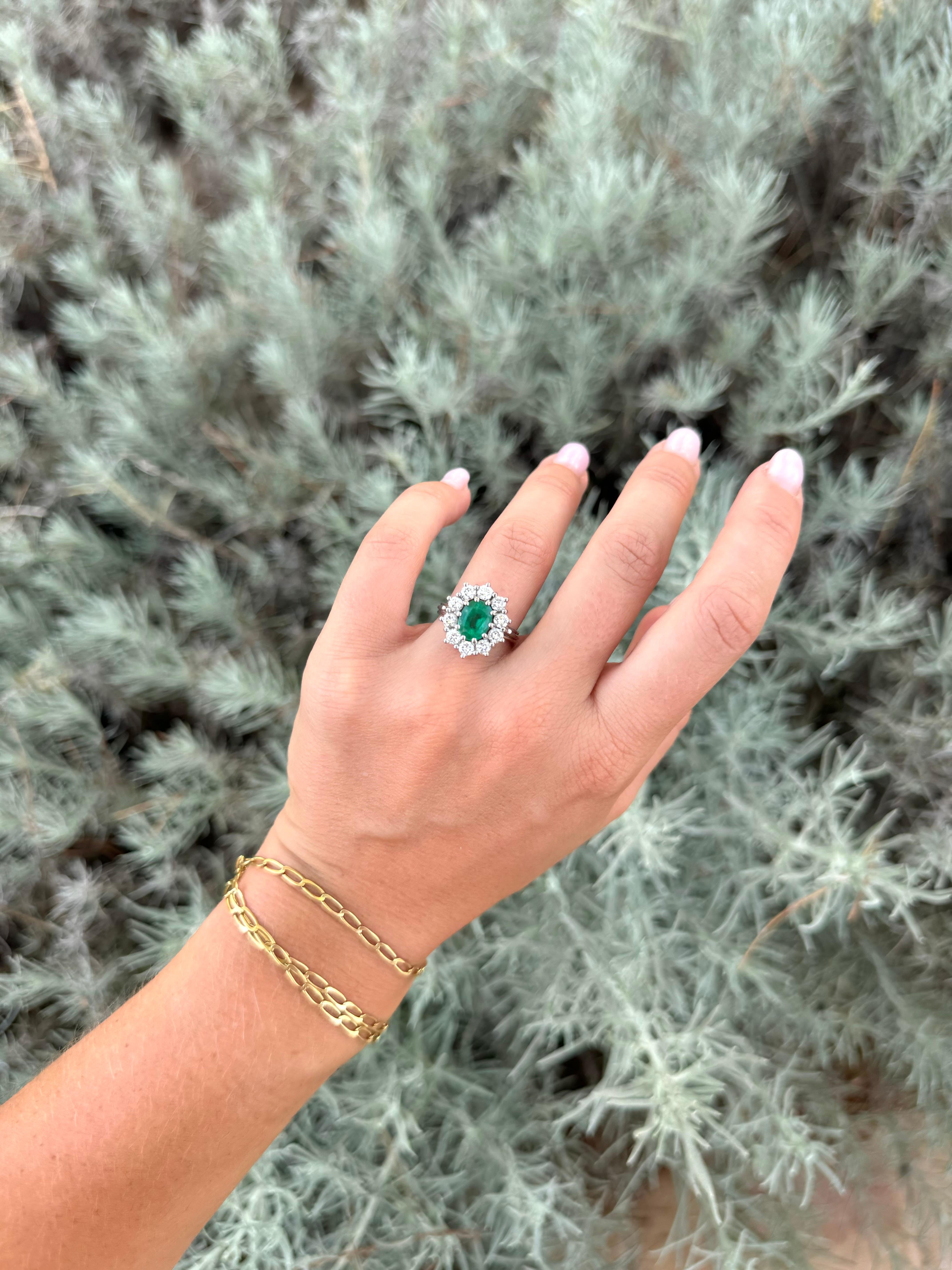 1.50 Carats oval Emerald and diamond cluster ring For Sale 2