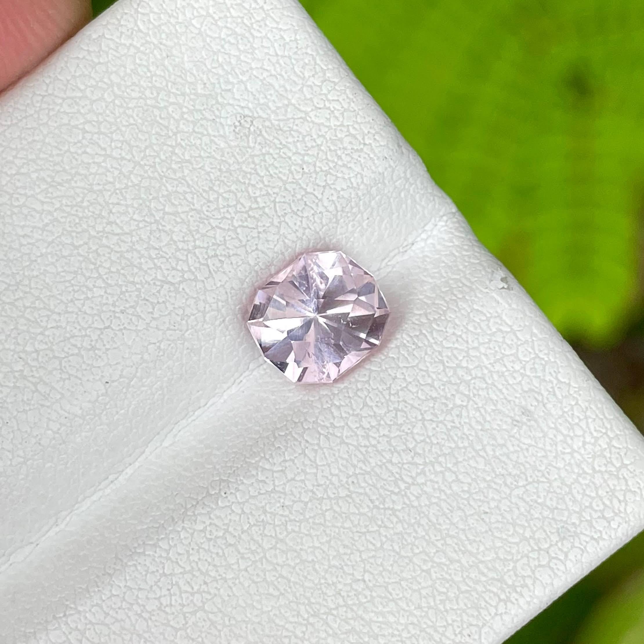 1.50 carati di Morganite rosa Pietra nigeriana tagliata con precisione e personalizzata In condizioni Nuovo in vendita a Bangkok, TH
