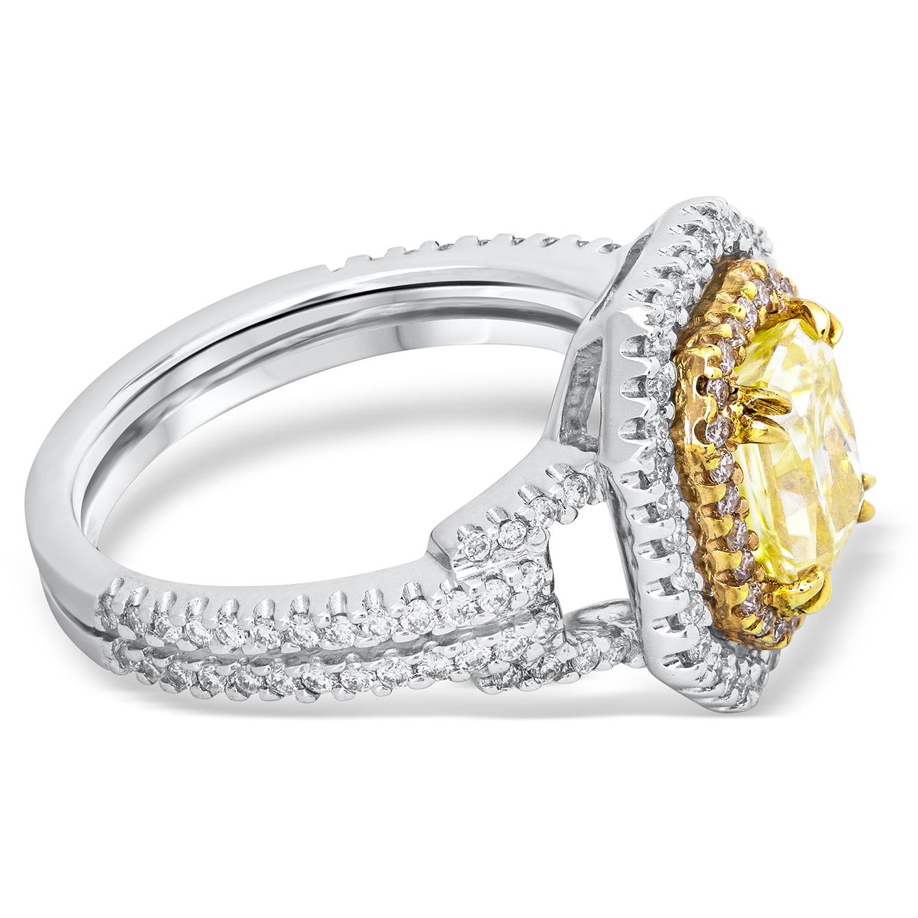 Dieser schöne und farbenfrohe Verlobungsring präsentiert 1,50 Karat strahlend geschliffenen Diamanten in der Mitte, die GIA zertifiziert als Fancy Light Yellow Farbe und SI1 in Klarheit. Um das Zentrum herum befinden sich zwei achteckige Halos, die