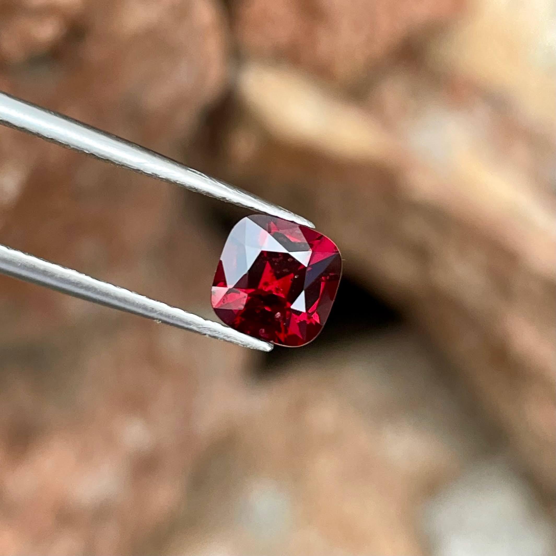 1.50 Carats Red Burmese Loose Spinel Stone Cushion Cut Natural Gemstone In New Condition For Sale In Bangkok, TH