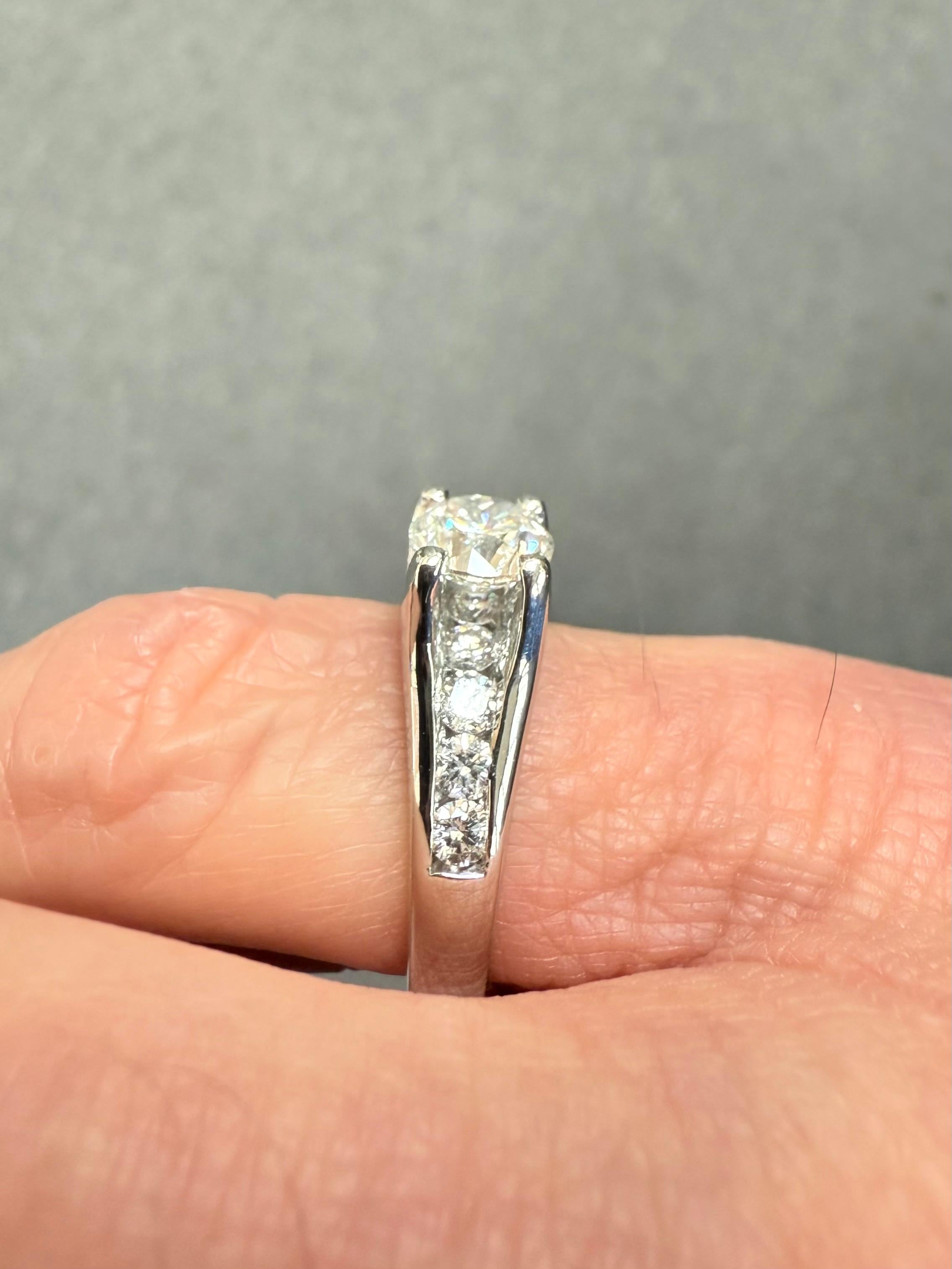 Anillo de Compromiso de Platino con Diamantes de 1,50 Quilates TW Corte redondo en venta