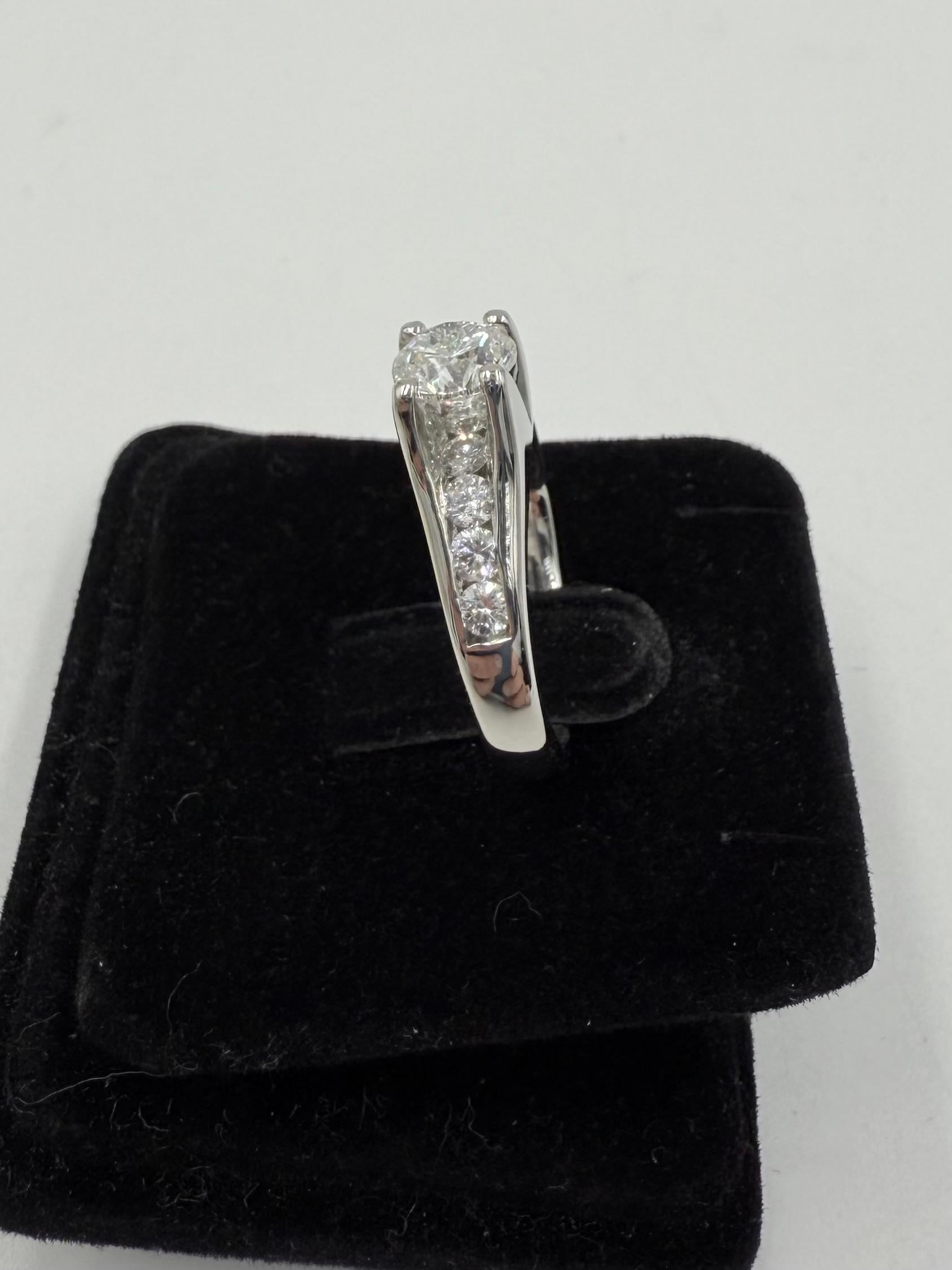 Anillo de Compromiso de Platino con Diamantes de 1,50 Quilates TW en Bueno estado para la venta en Los Angeles, CA