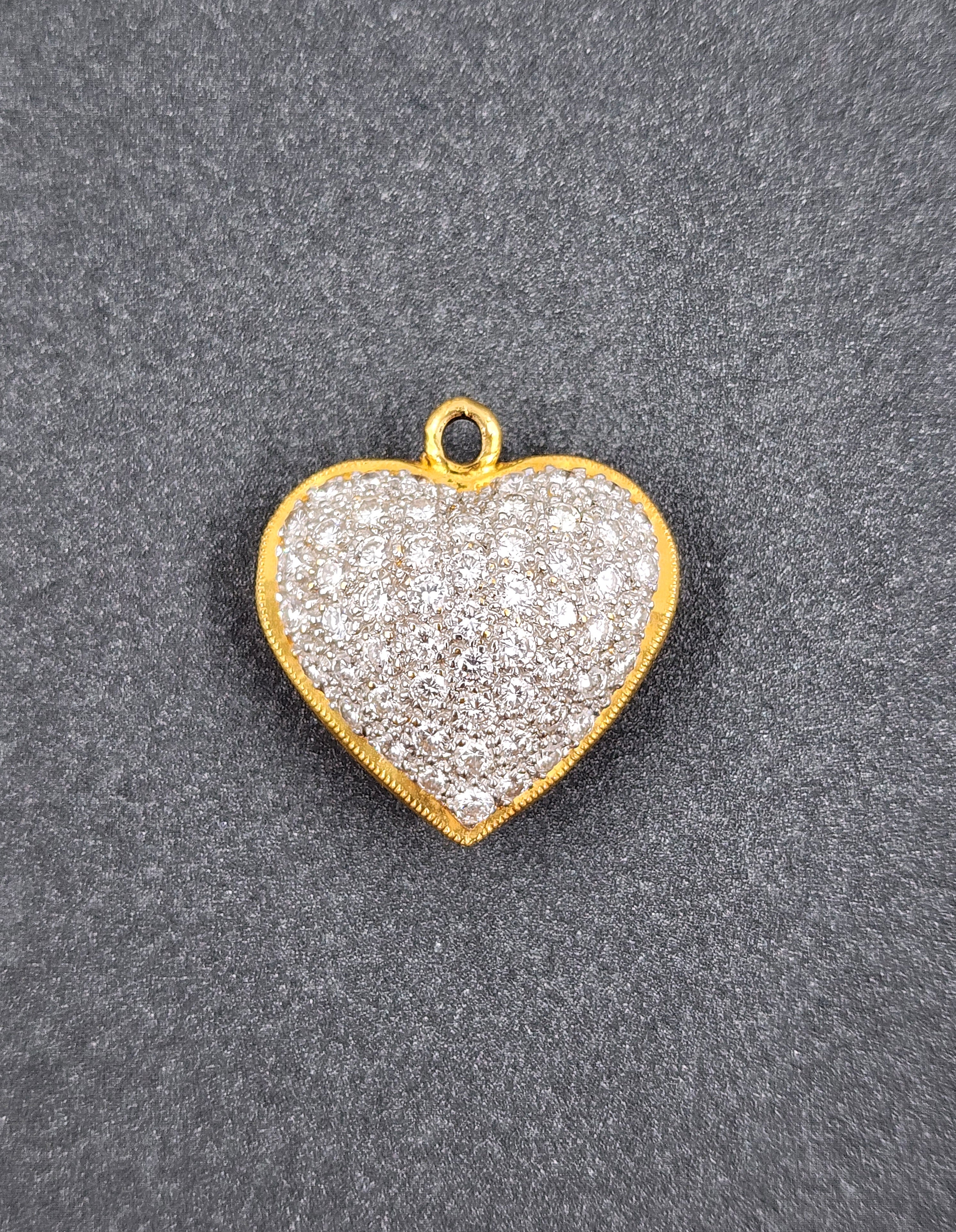 Ciondolo con cuore tempestato di diamanti da 1,50 carati in vendita