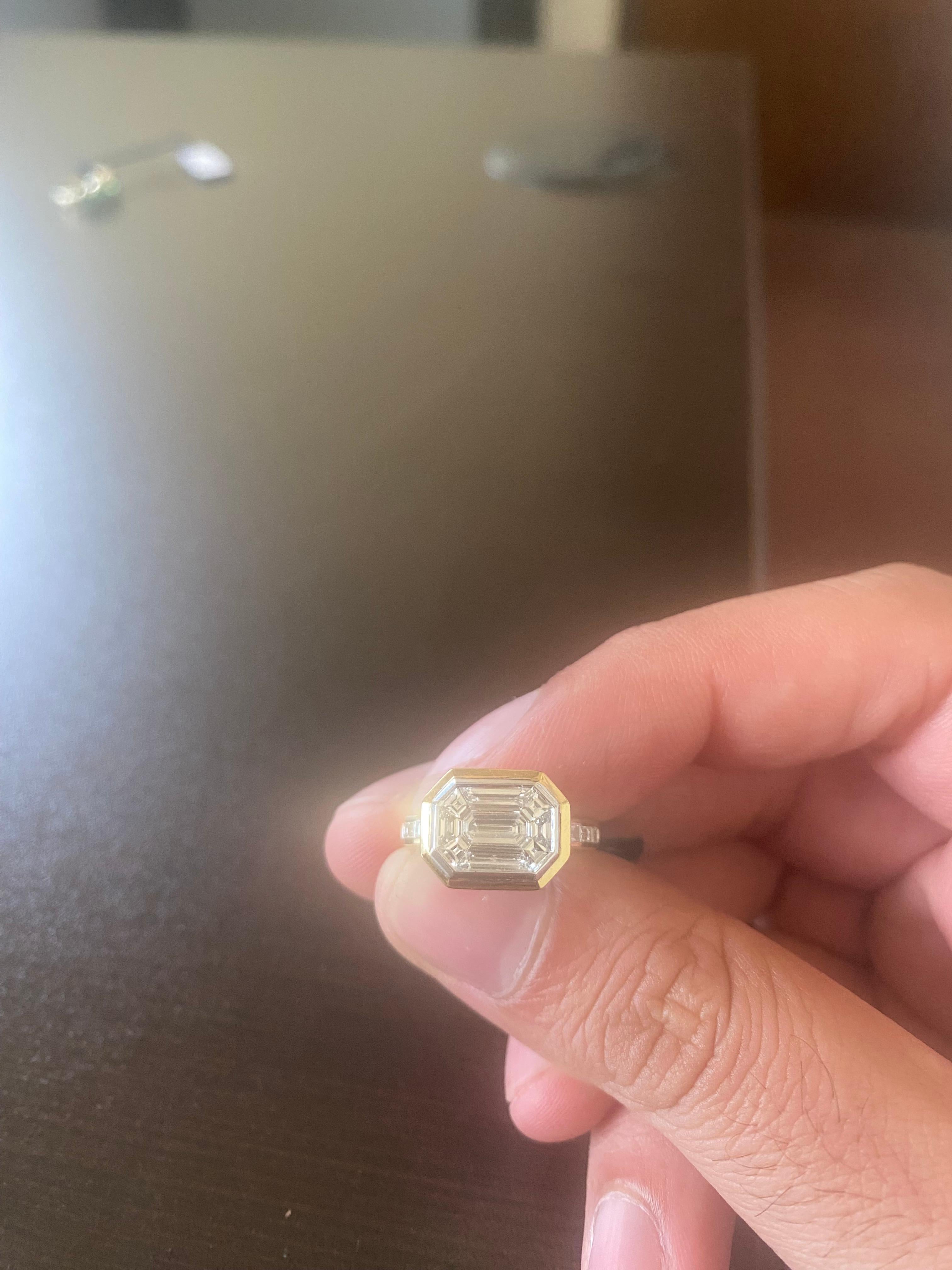 Moderne 1.50 Ct. Bague cocktail taille émeraude or jaune en vente