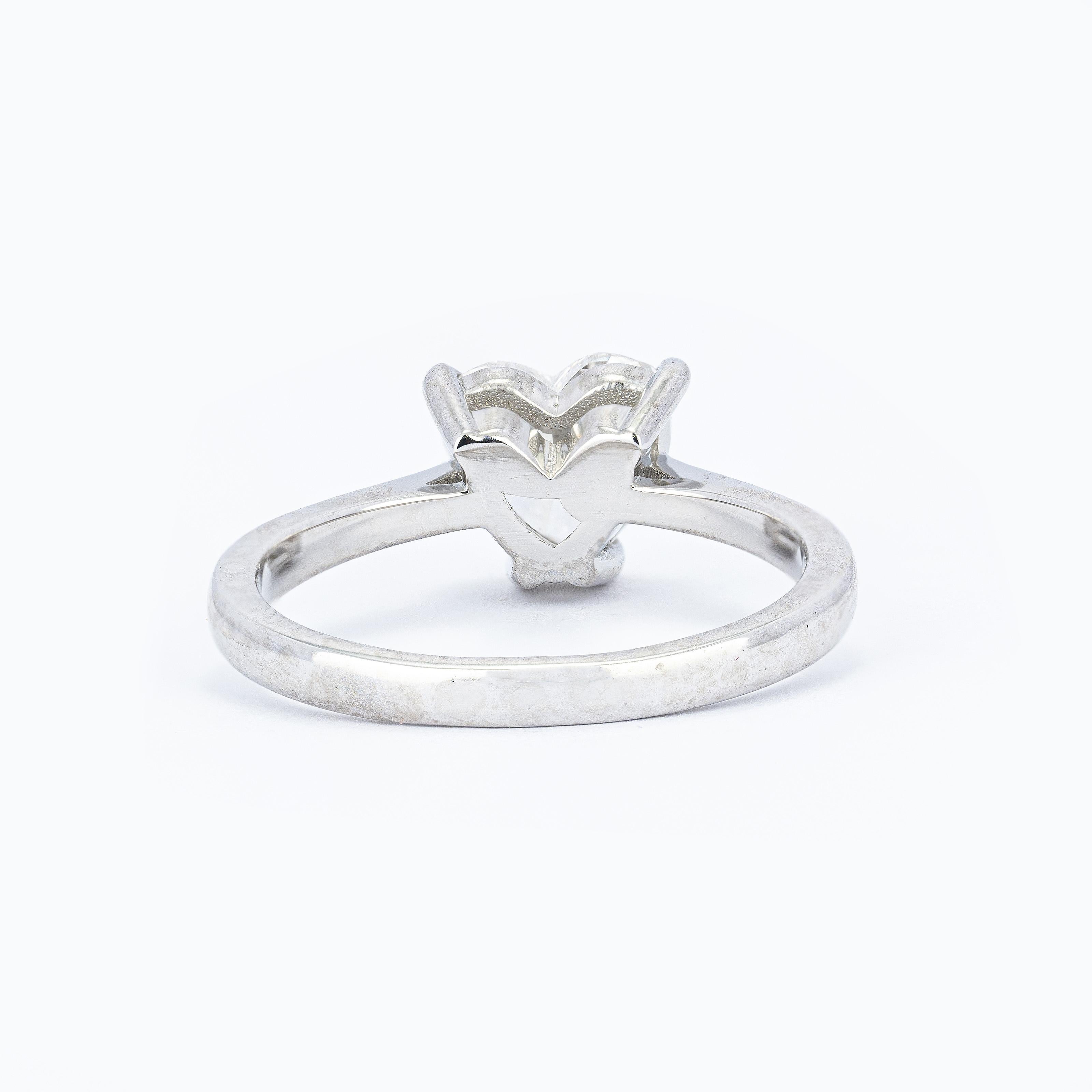 Cuore Anello con diamante in platino a forma di cuore da 1,50 ct con colore F GIA in vendita