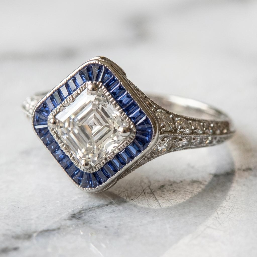 Taille Asscher Bague en or blanc 14k de 1,50 ct certifiée GIA, diamant asscher et saphir en vente