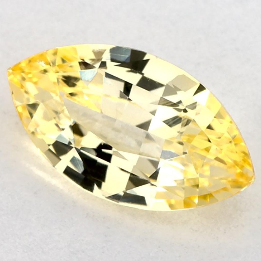 Ce saphir jaune naturel offre élégance et sophistication. Avec sa riche saturation de couleurs et sa coupe précise, il constitue la pièce maîtresse parfaite pour une bague de fiançailles ou une conception de bijoux de luxe.

Ce saphir provient du