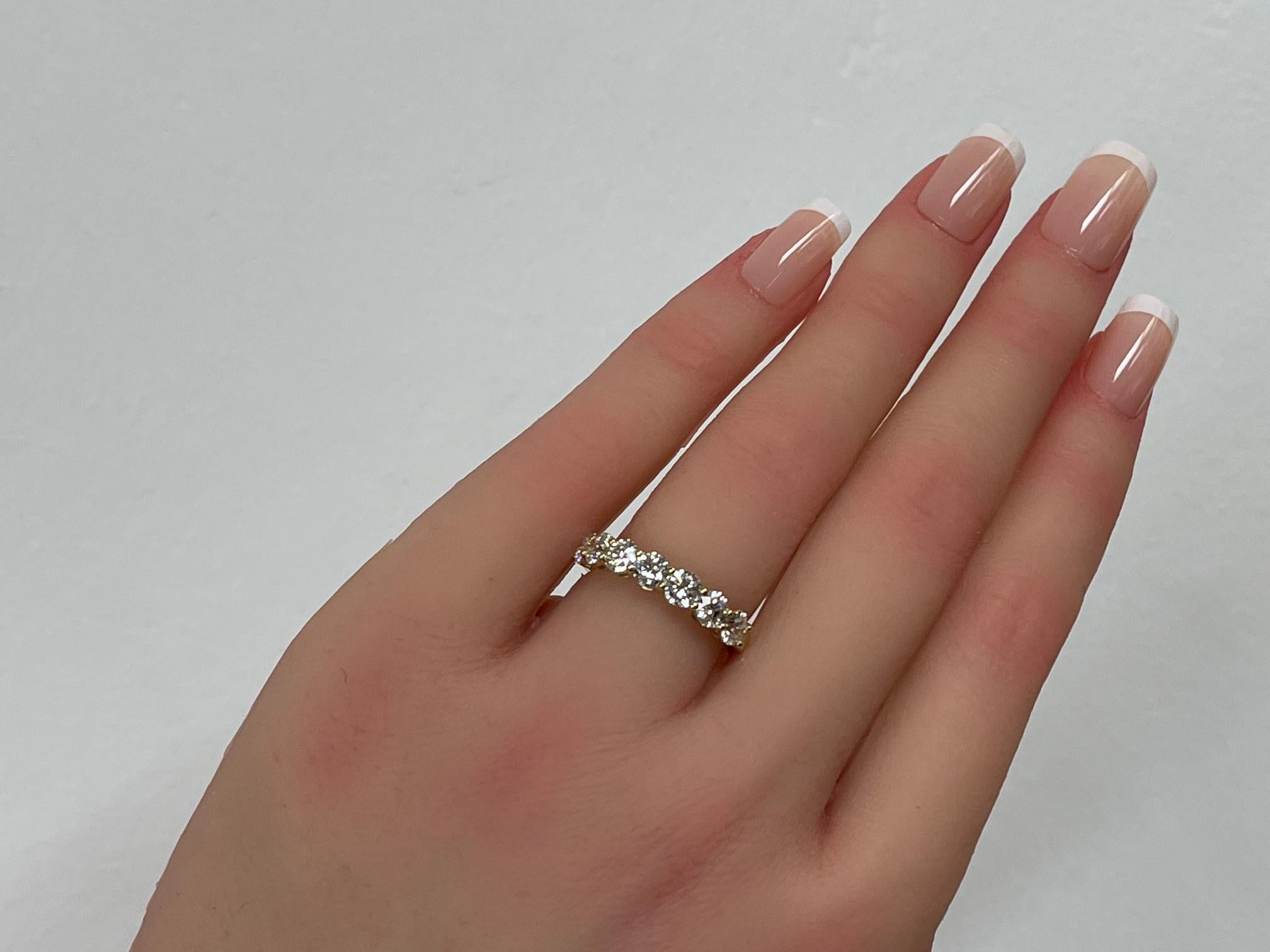 1.50 CTW.  Bracelet demi-éternité en or jaune 14K avec diamants ronds et brillants en vente 1