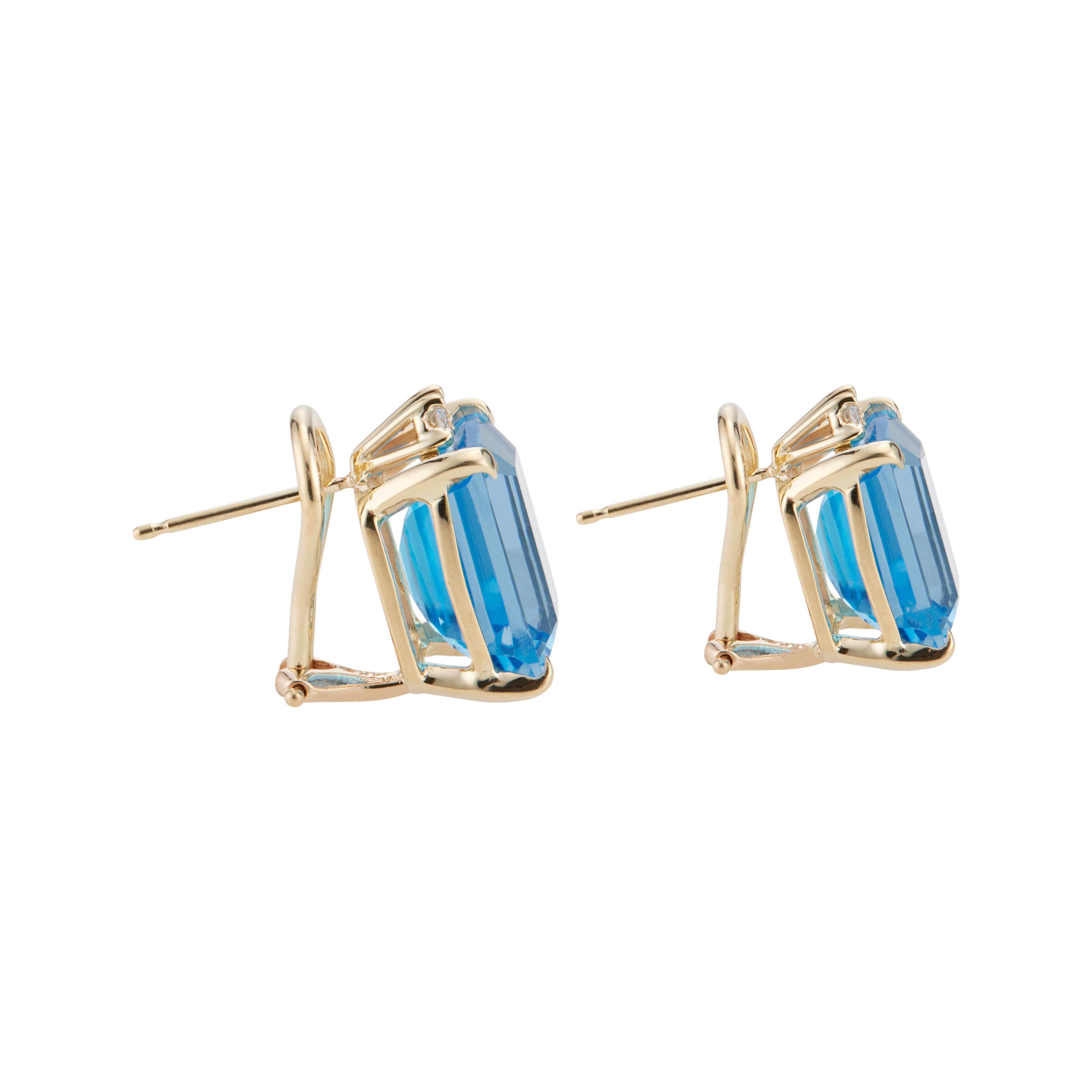 Round Cut 15.00 Carat Blue Topaz Diamond Yellow Gold Dangle Earrings For Sale