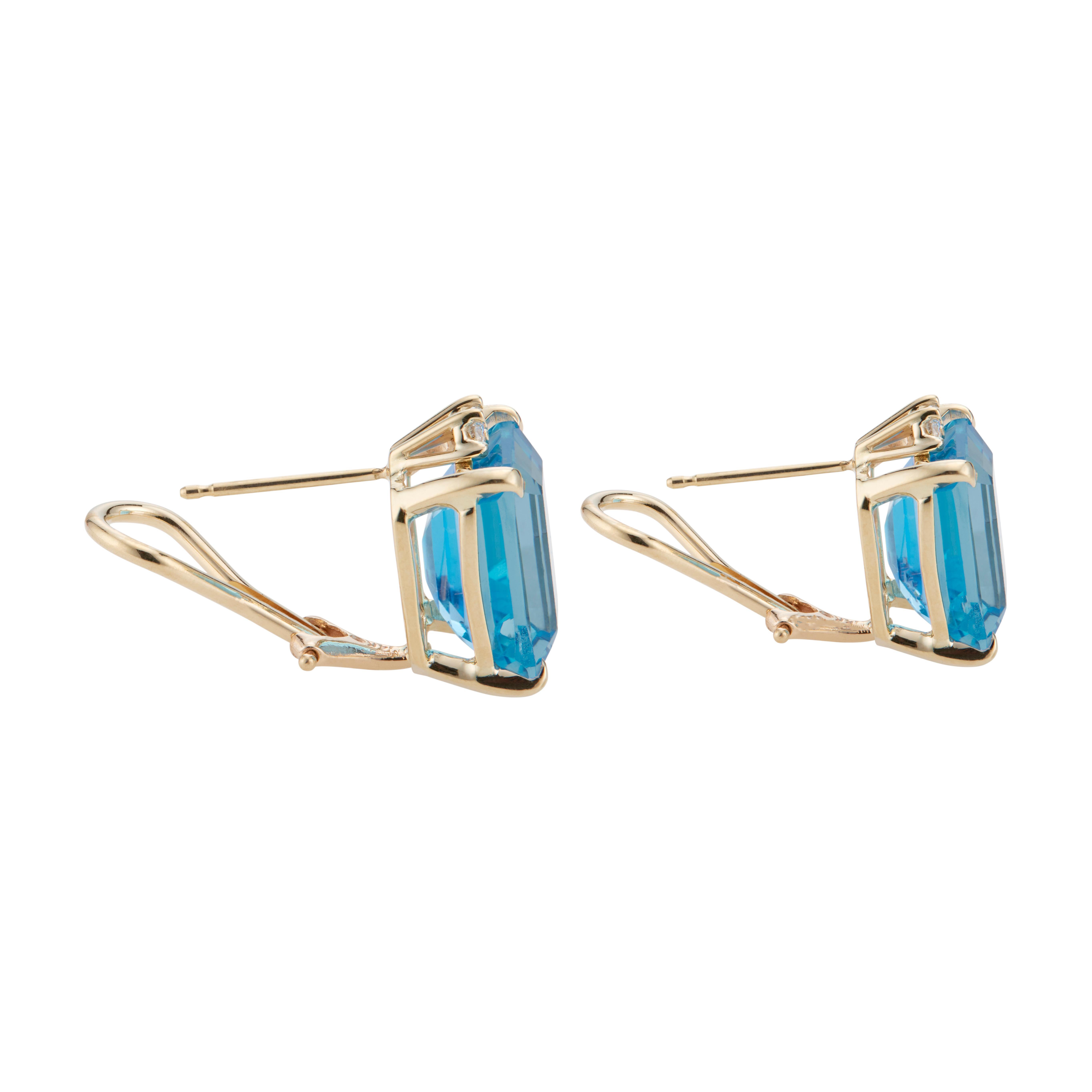 15.00 Carat Blue Topaz Diamond Yellow Gold Dangle Earrings In Excellent Condition For Sale In Stamford, CT