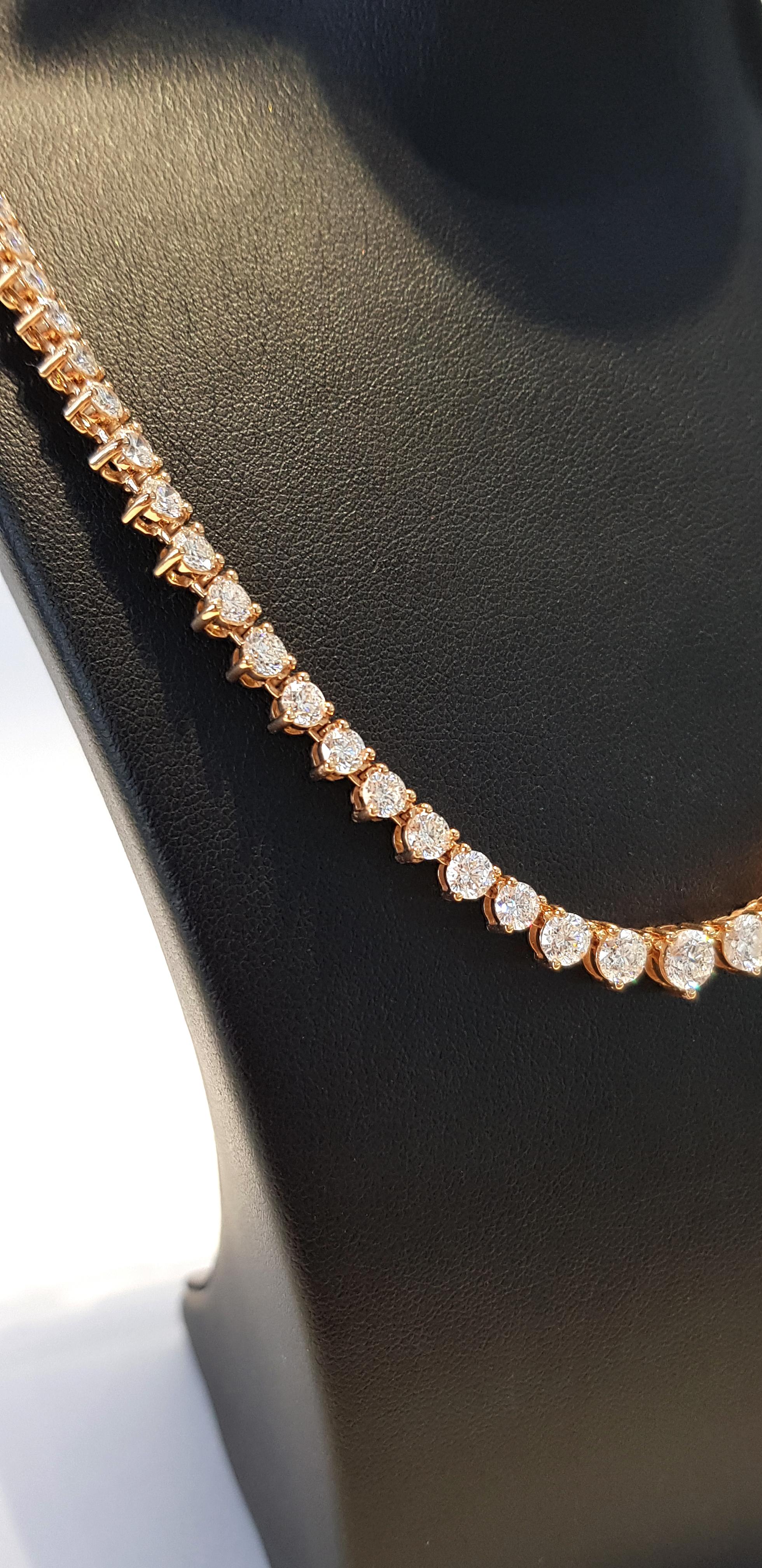 Collier ligne tennis Riviera à trois griffes en or rose 18 carats et diamants 15 carats en vente 4