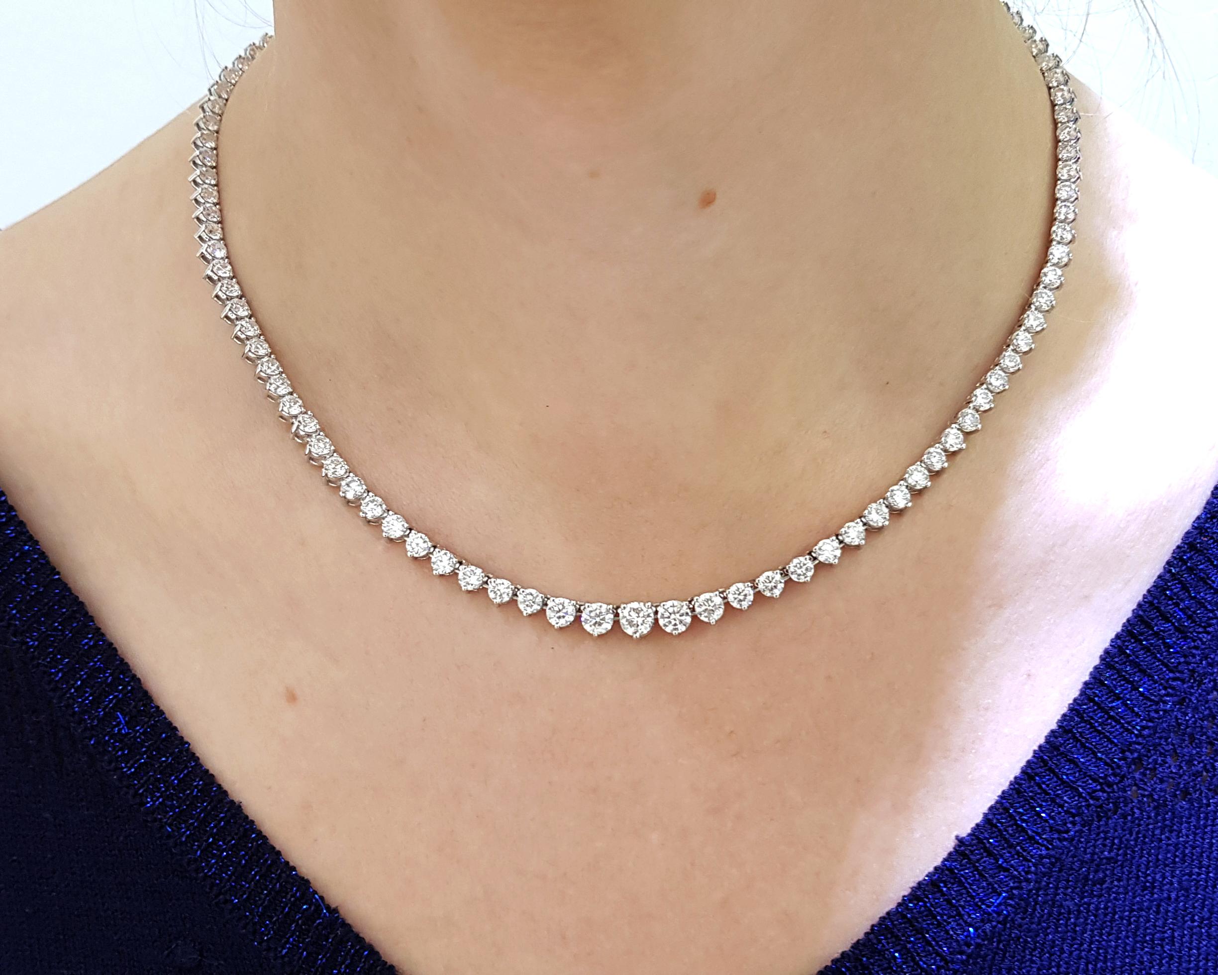 15.00 Carat Diamond Riviera Three Claws 18 Karat White Gold Tennis Line Necklace For Sale 2