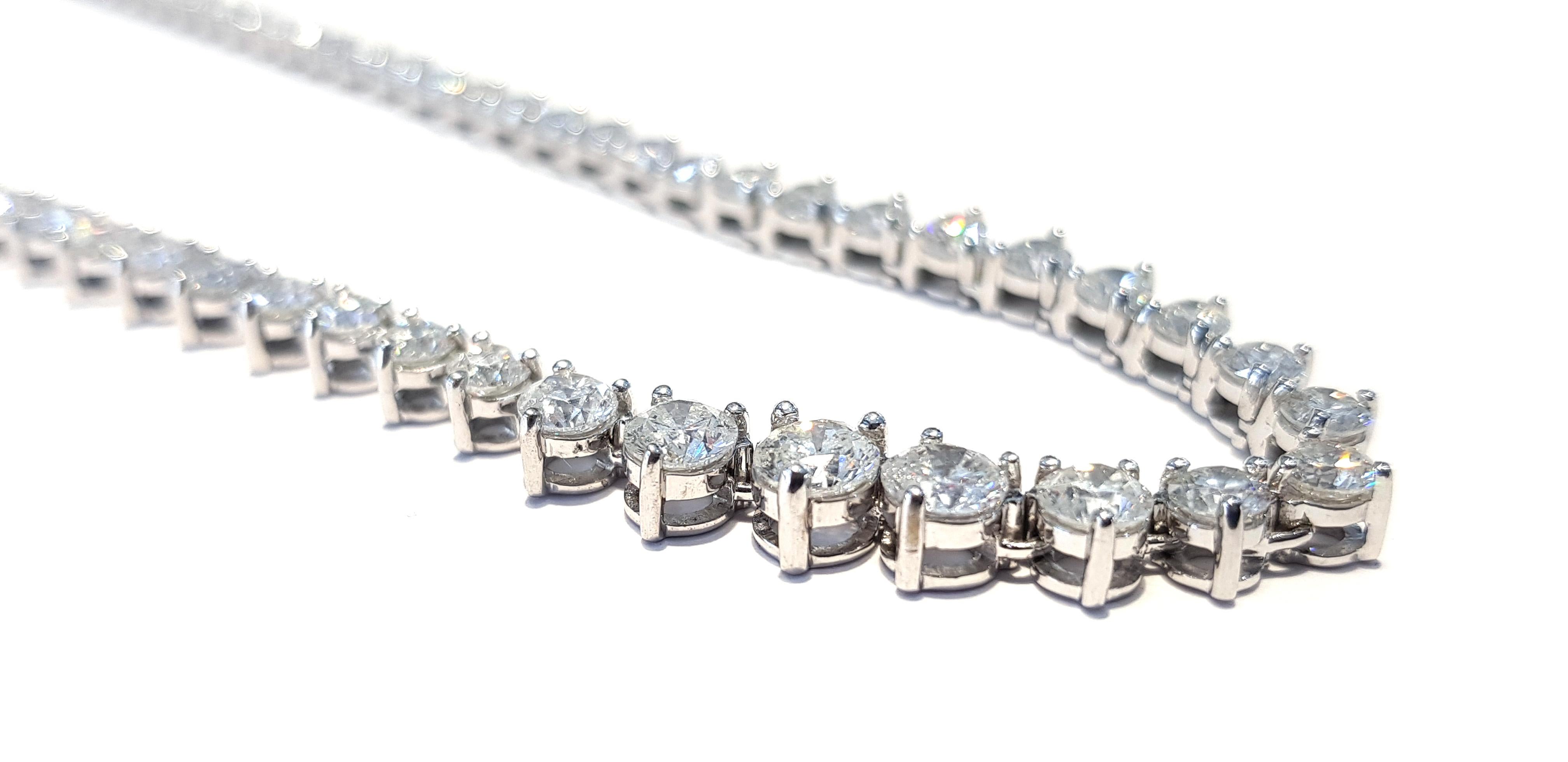 Contemporain Collier ligne tennis Riviera à trois griffes en or blanc 18 carats avec diamants de 15 carats en vente