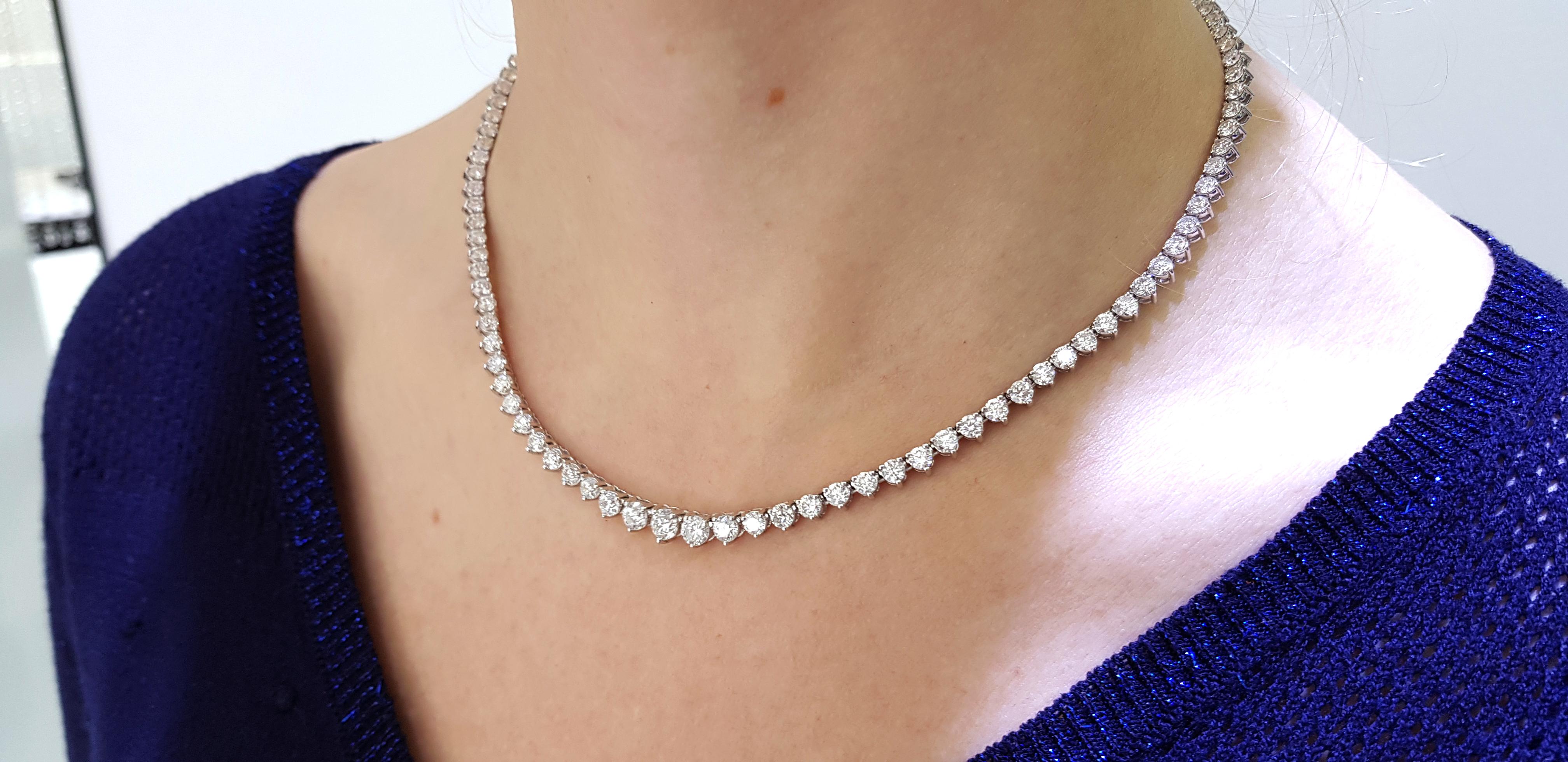 Collier ligne tennis Riviera à trois griffes en or blanc 18 carats avec diamants de 15 carats en vente 2