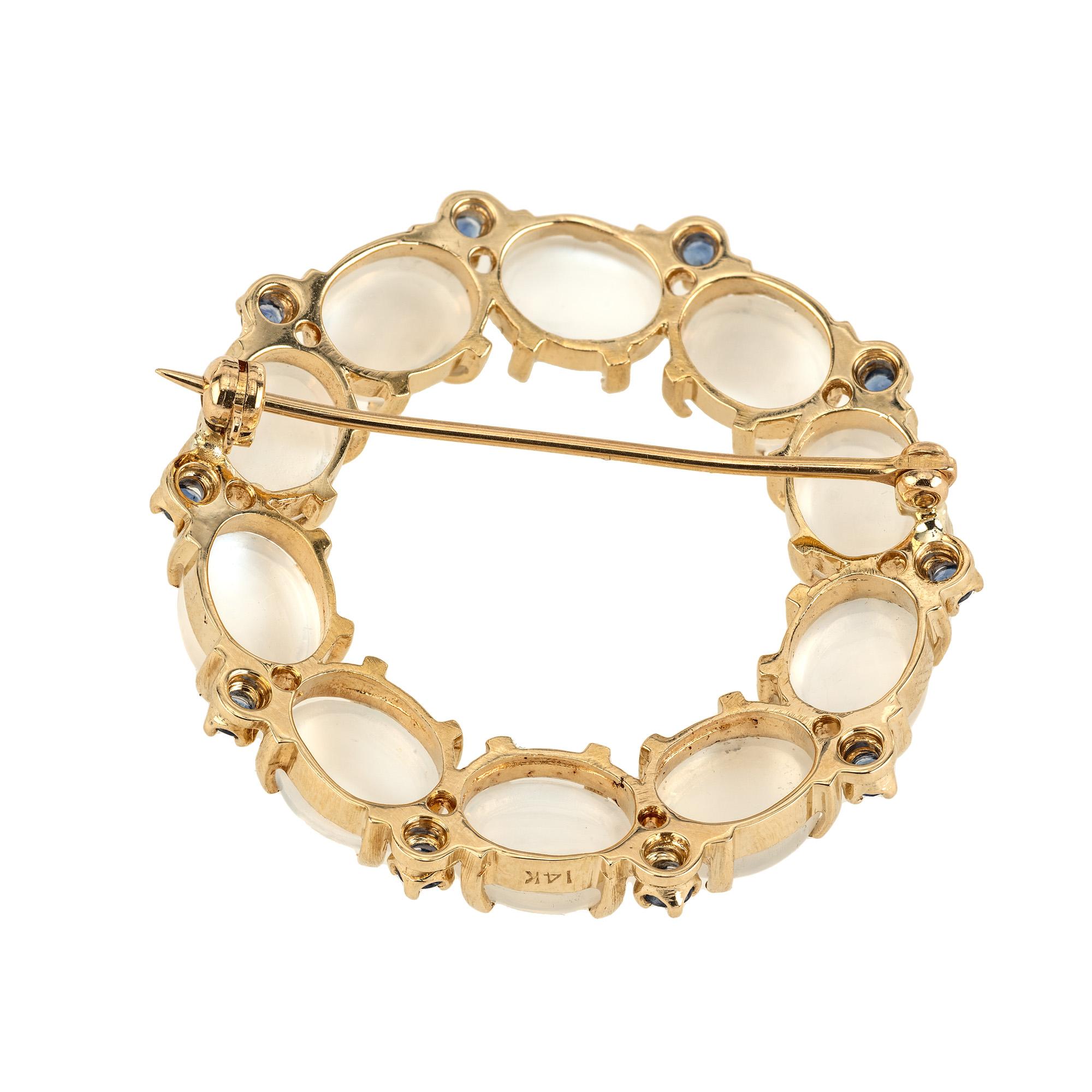 Gelbgoldbrosche 15,00 Karat Oval Mondstein Runder Saphir Gelbgold Kreis Brosche (Ovalschliff) im Angebot