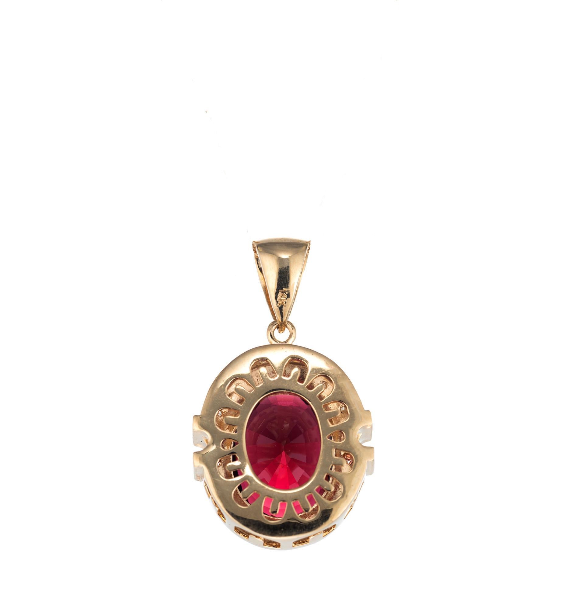 Oval Cut 15.00 Carat Red Garnet Diamond Ruby Yellow Gold Pendant