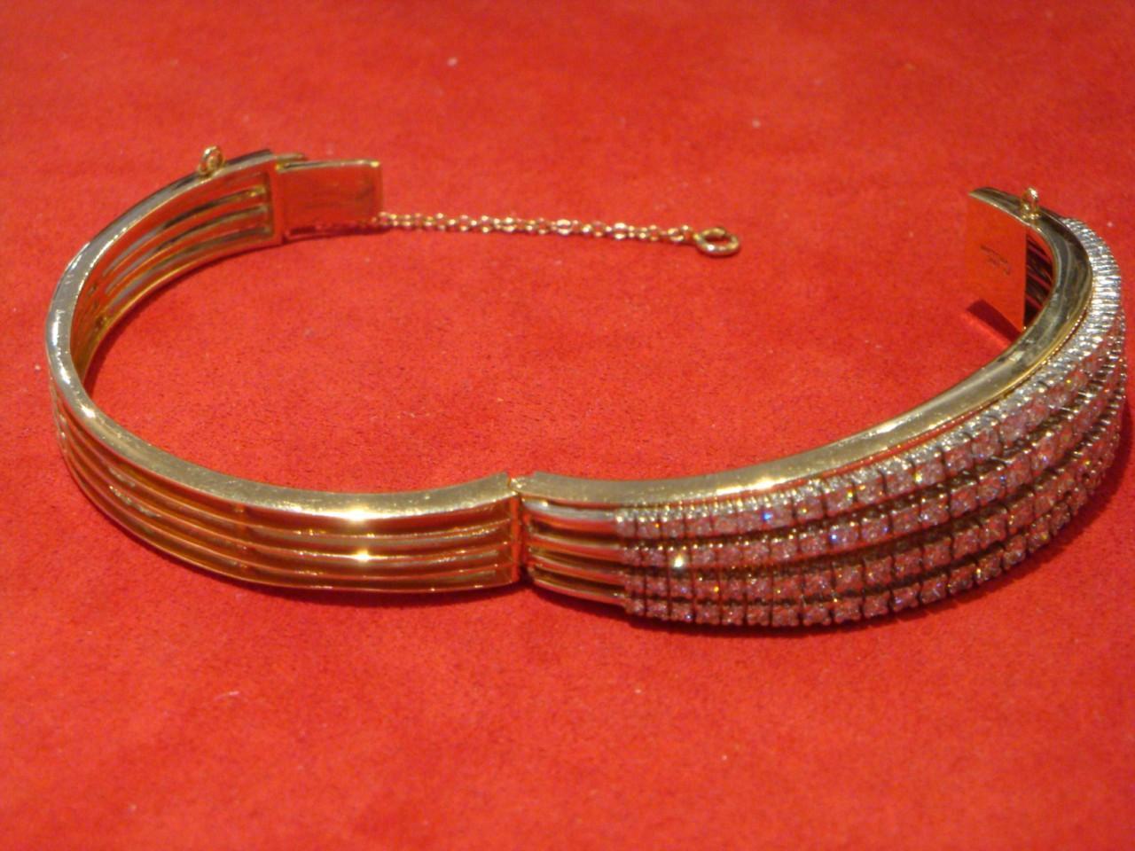 Round Cut $15, 000 14KT Fancy Large 5CT Glittering Fancy Round Diamond Bangle Bracelet For Sale