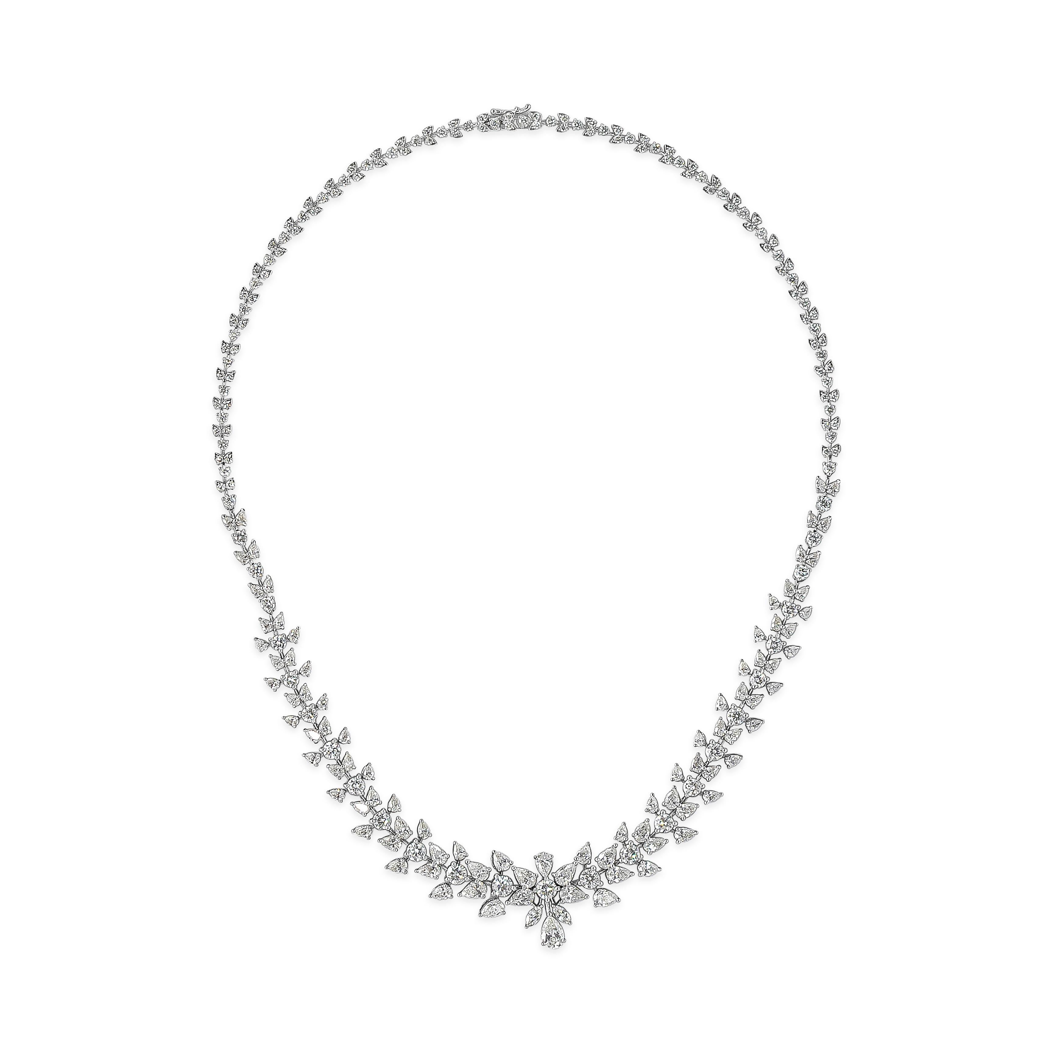 Contemporaneo Collana con cluster di diamanti a taglio misto da 15,01 carati totali in oro bianco in vendita