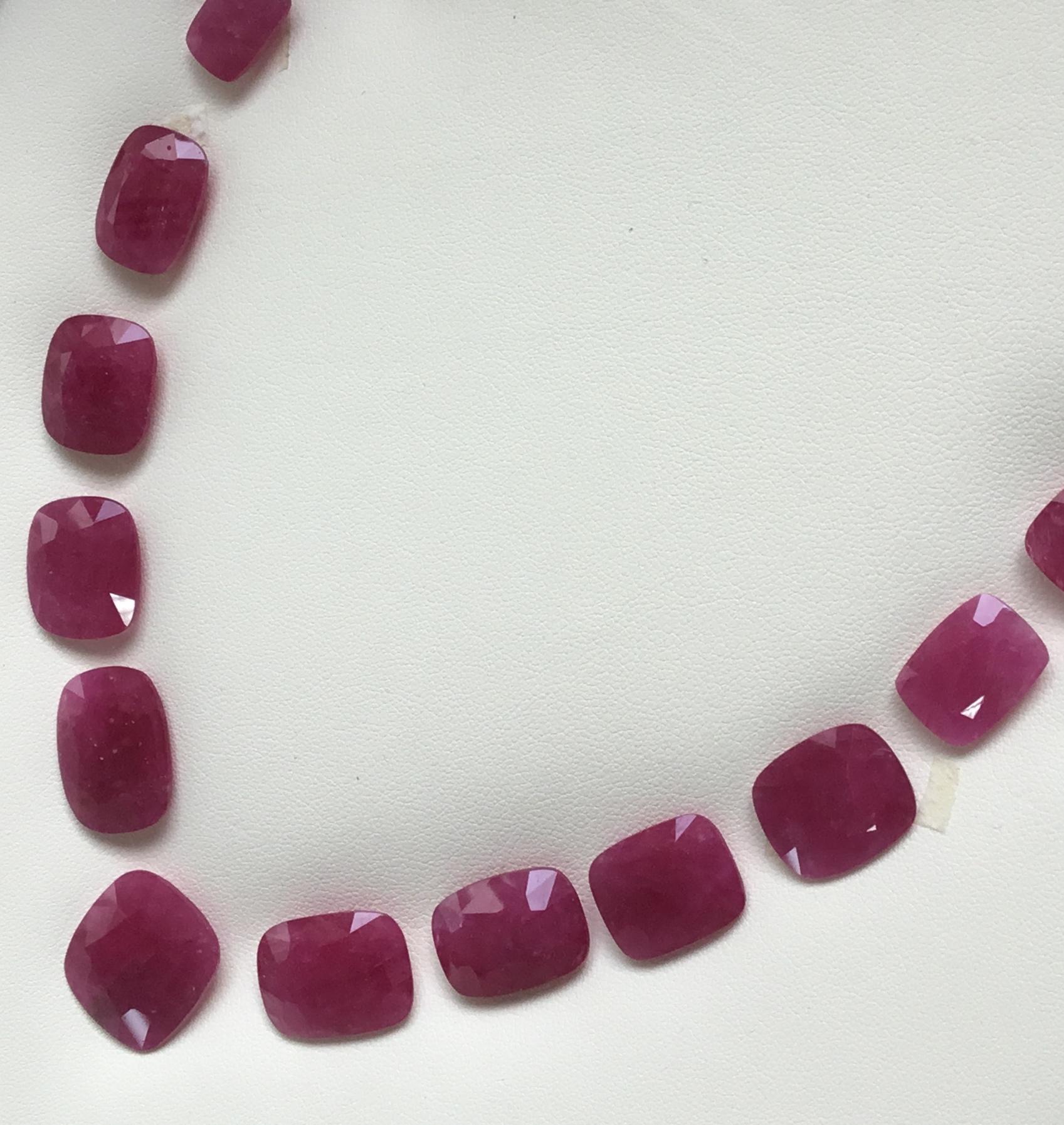 150.41 Carats Ruby Mozambique Cushion Faceted Cutstone Layout Heated Natural Gem Unisexe en vente