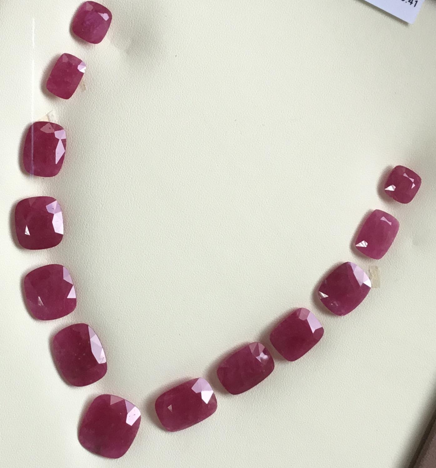150.41 Carats Ruby Mozambique Cushion Faceted Cutstone Layout Heated Natural Gem en vente 1