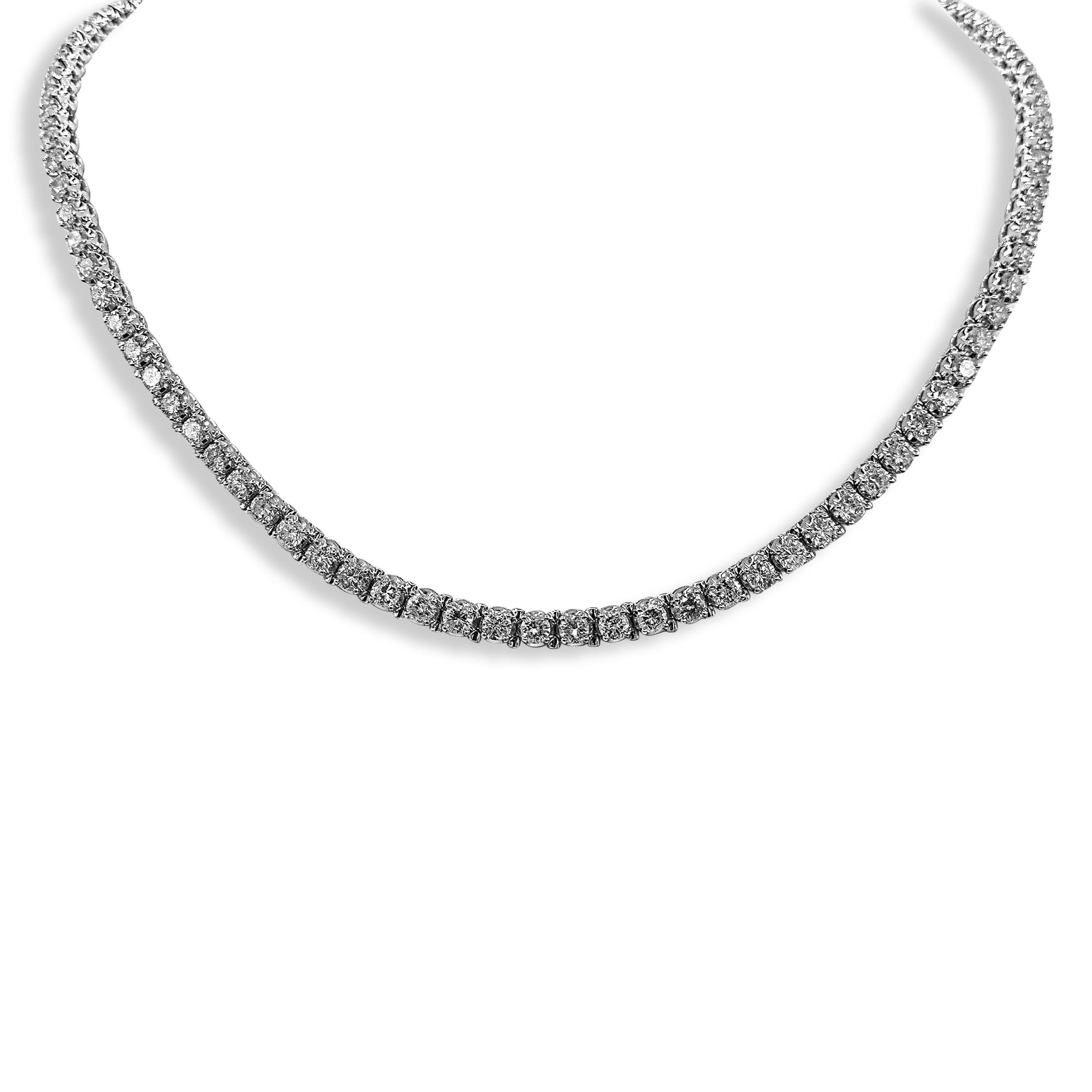 Taille ronde 15.05 Carat Diamond White Gold Necklace en vente